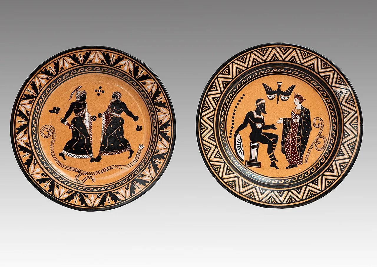 Coppia di piatti Giustiniani in terracotta policroma, '800 1