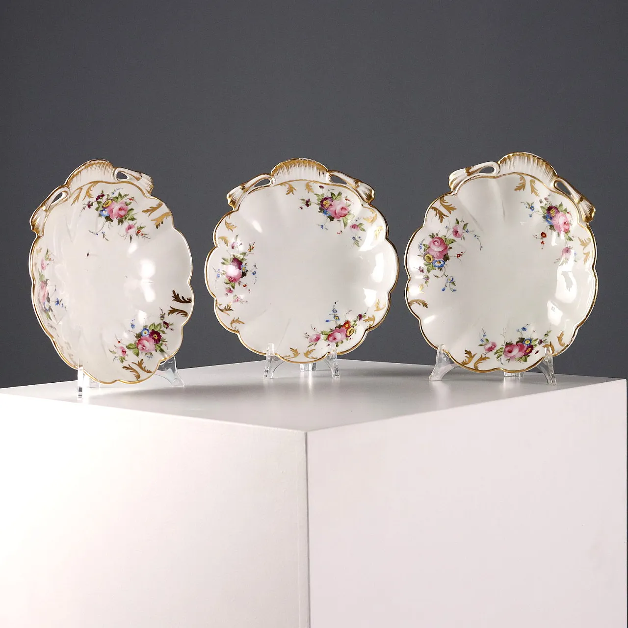 3 Appetizer baskets with gold trim, 19th century 1