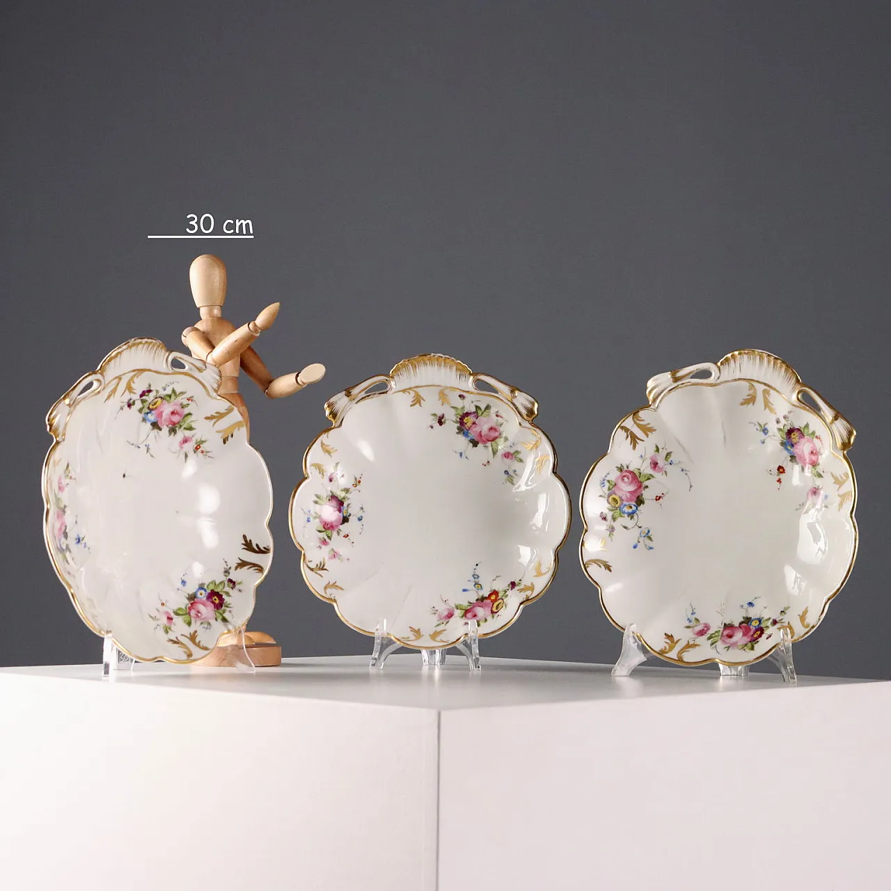3 Appetizer baskets with gold trim, 19th century 2