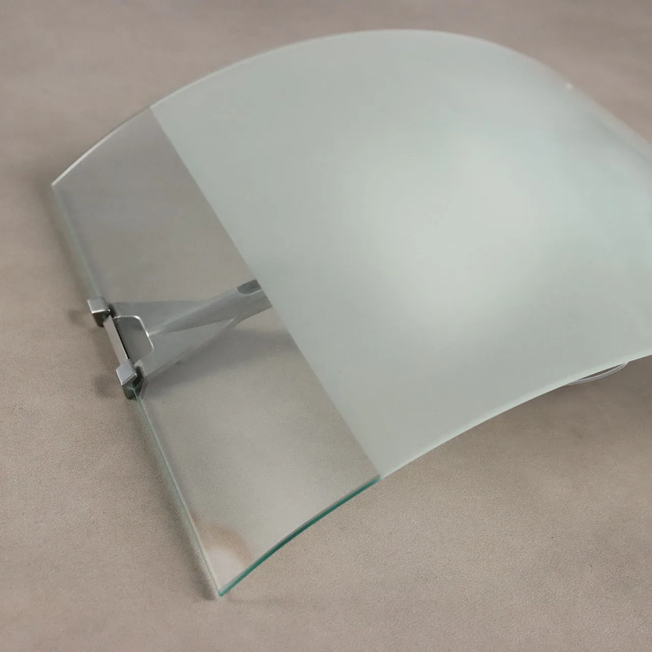 Coppia di applique in vetro sabbiato, alluminio e acciaio, '900 4