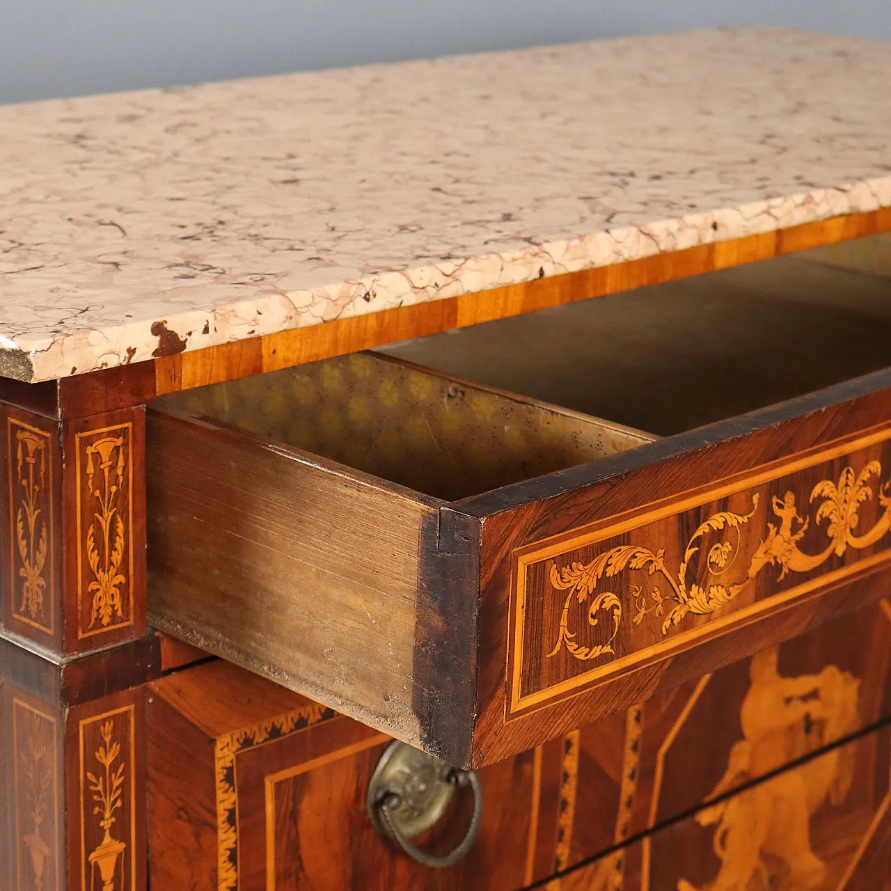 Cassettone neoclassico in noce, fine '700 6