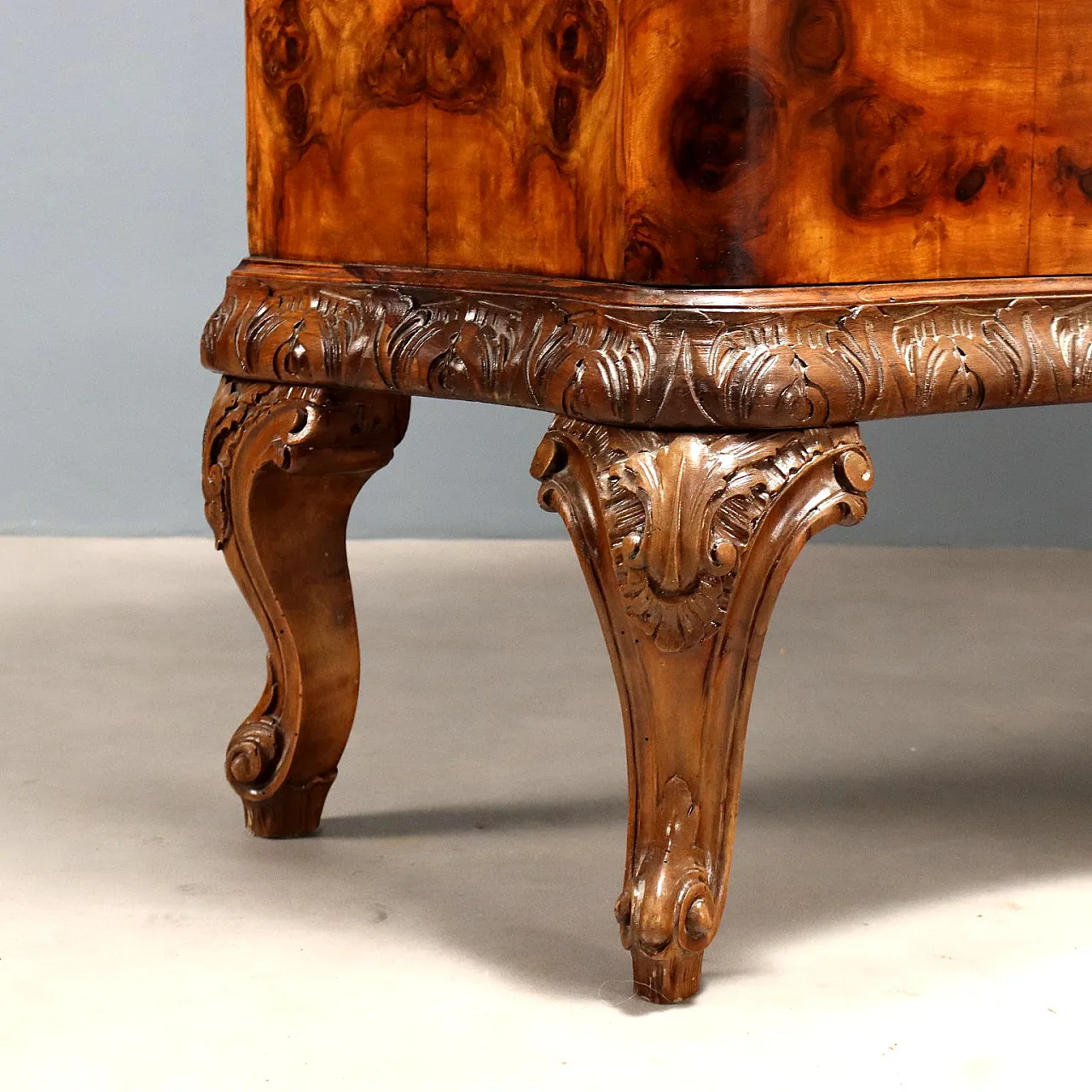 Vetrina impiallacciata in radica di noce, primo '900 7