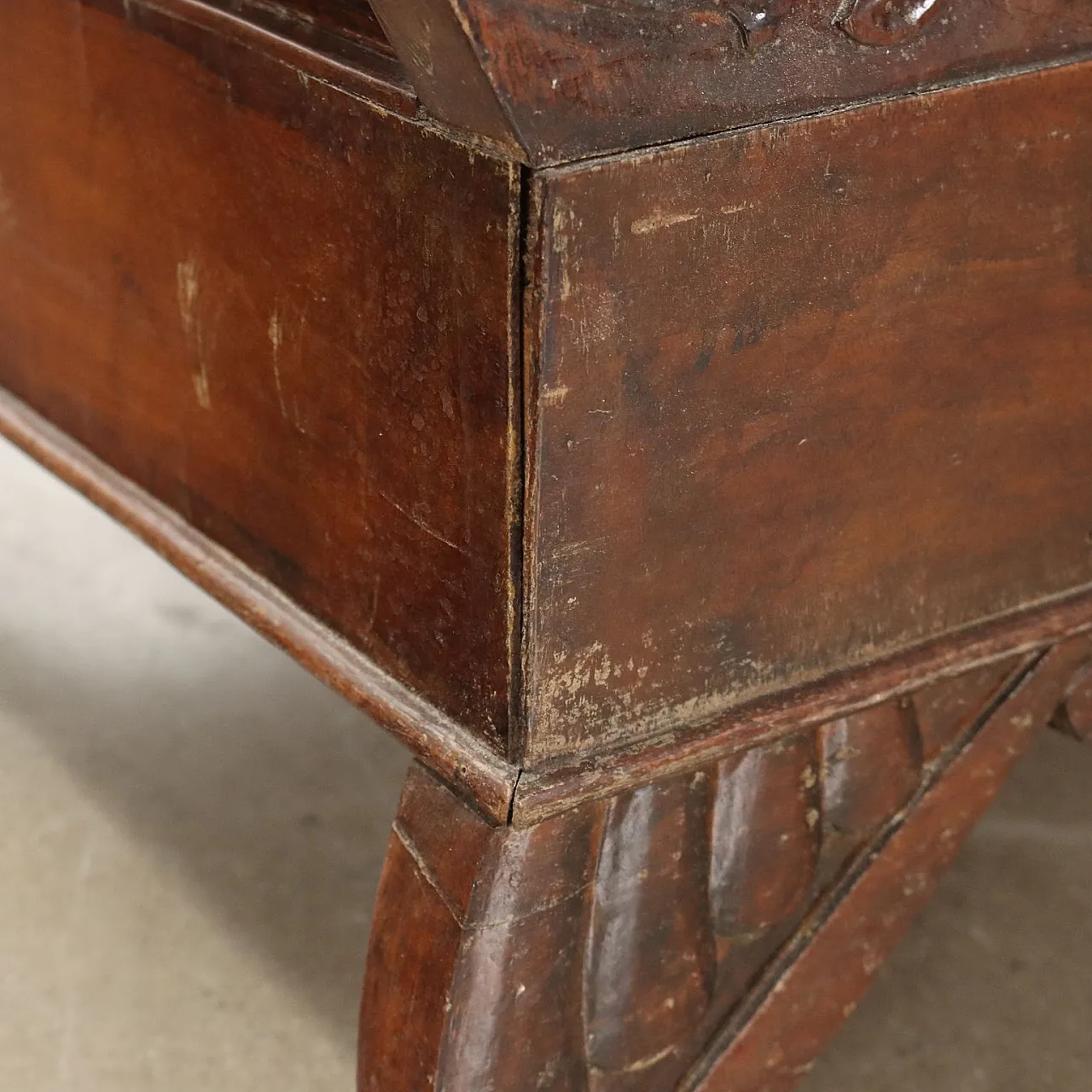 Divano Luigi Filippo in tessuto e noce, '800 3