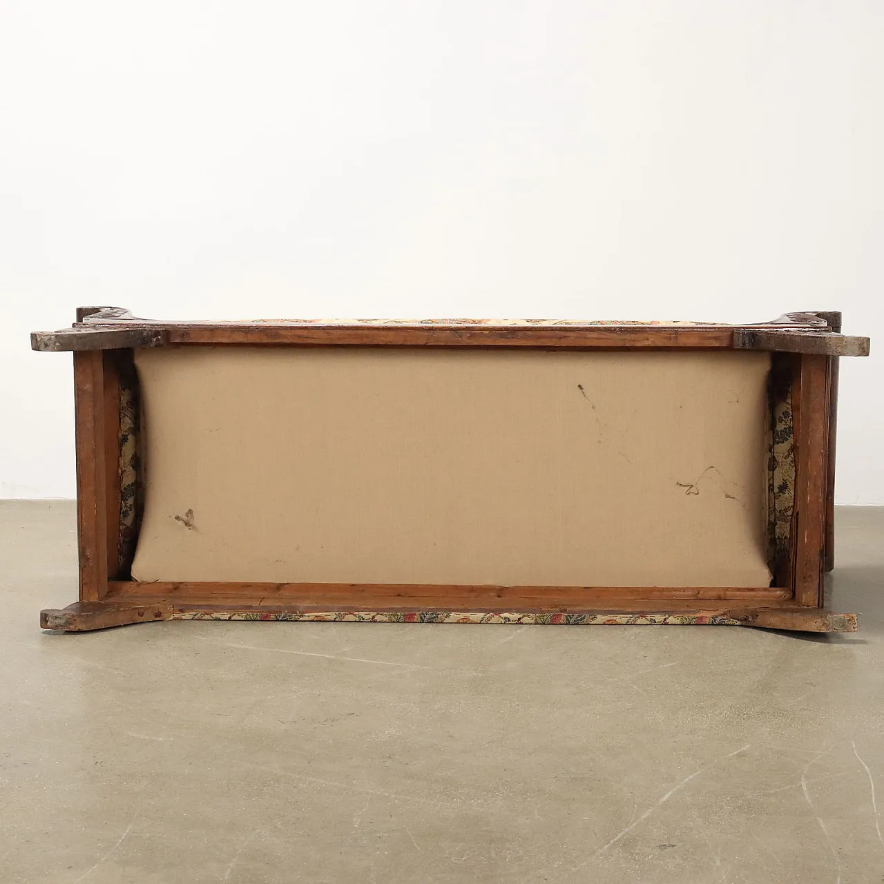 Divano Luigi Filippo in tessuto e noce, '800 9