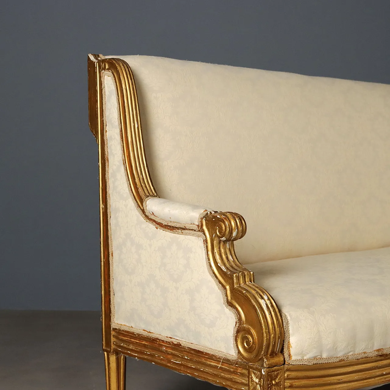 Neoclassical style sofa in carved and gilded wood, 19th century 4