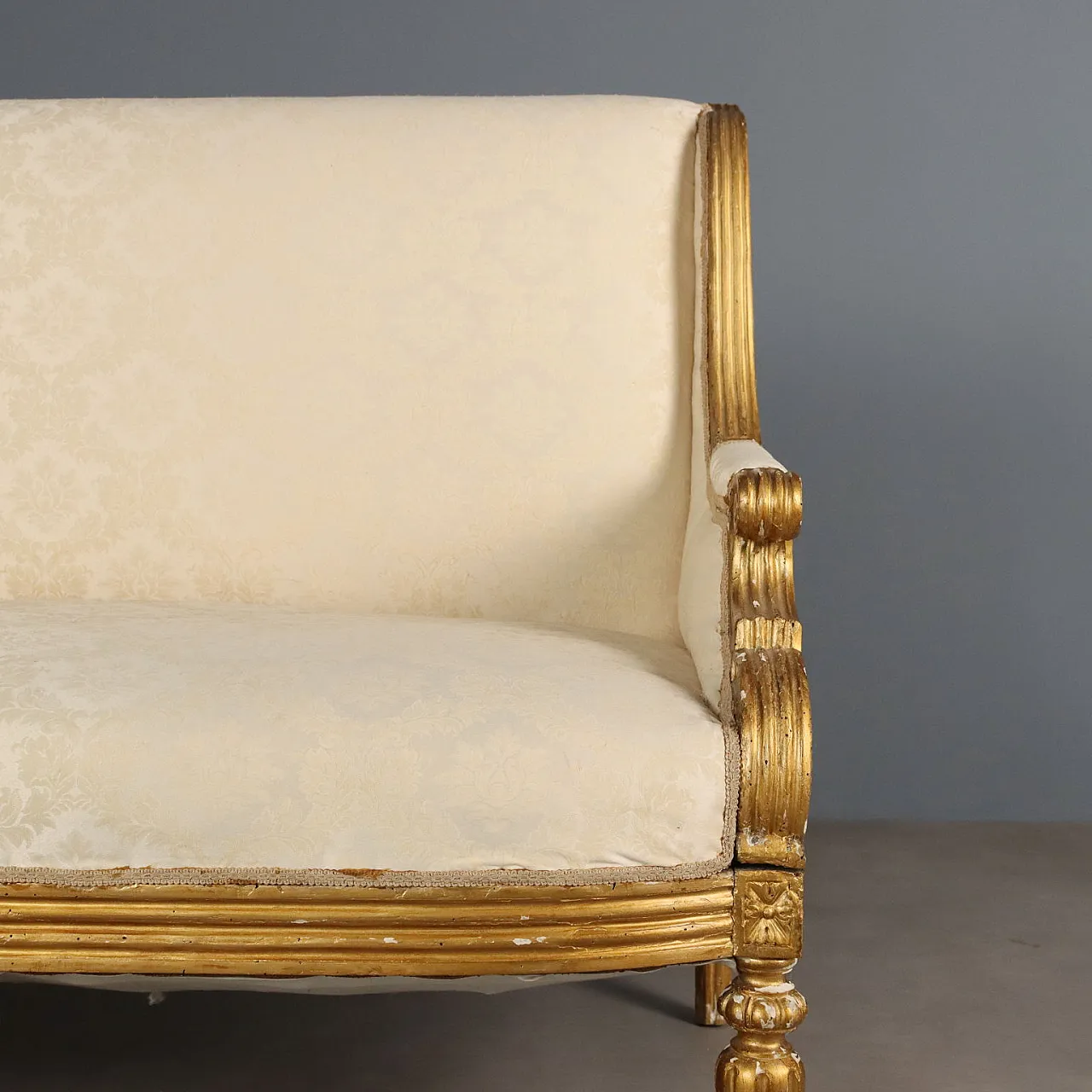 Neoclassical style sofa in carved and gilded wood, 19th century 5