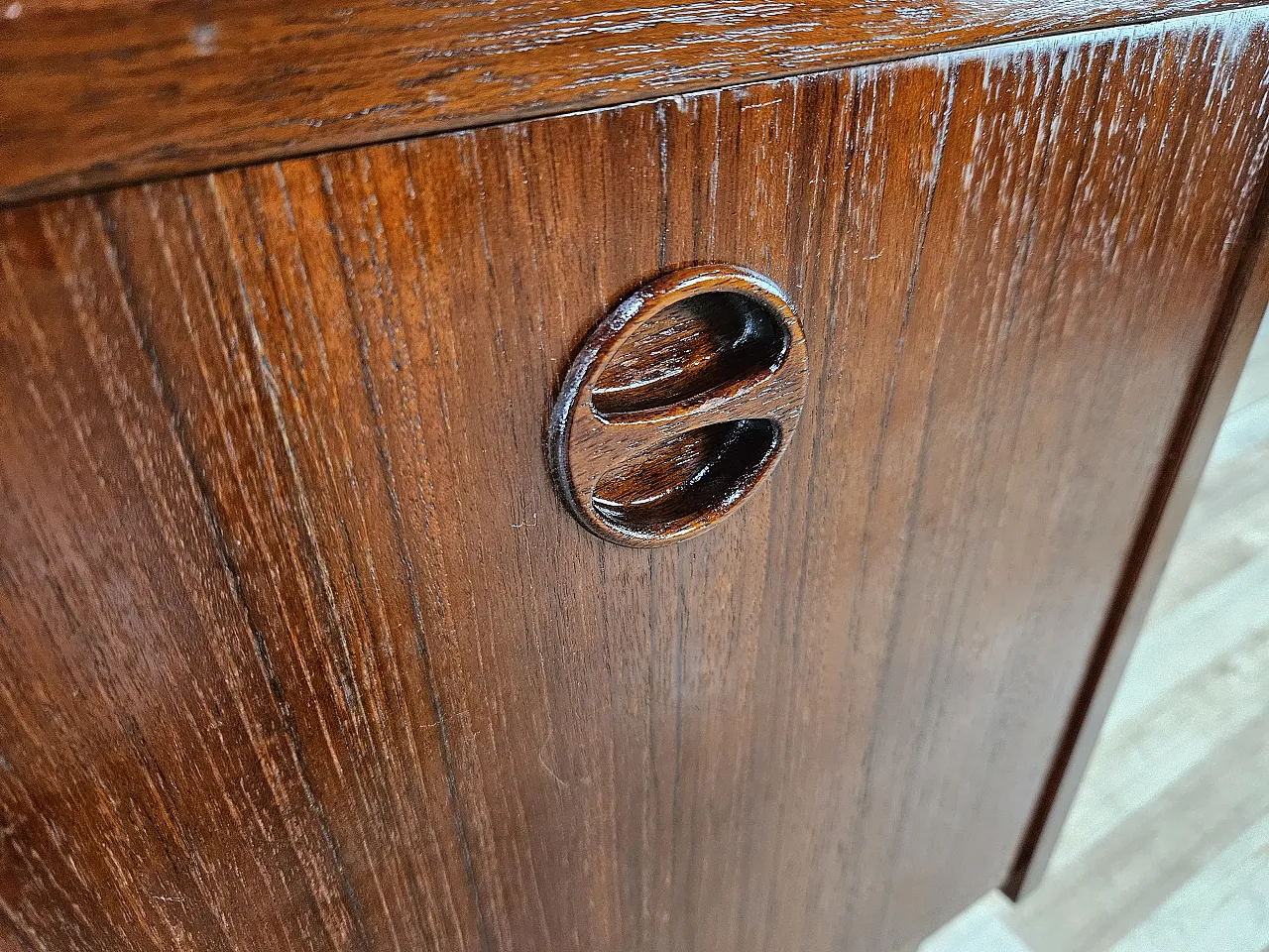 Credenza svedese di Peter Hvidt in teak, anni '60 10