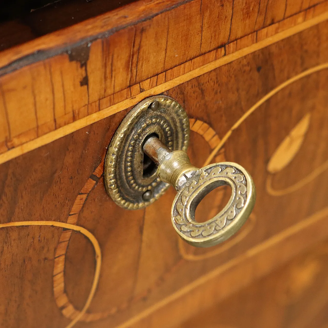 Comò Neoclassico in legno intarsiato, fine '700 5