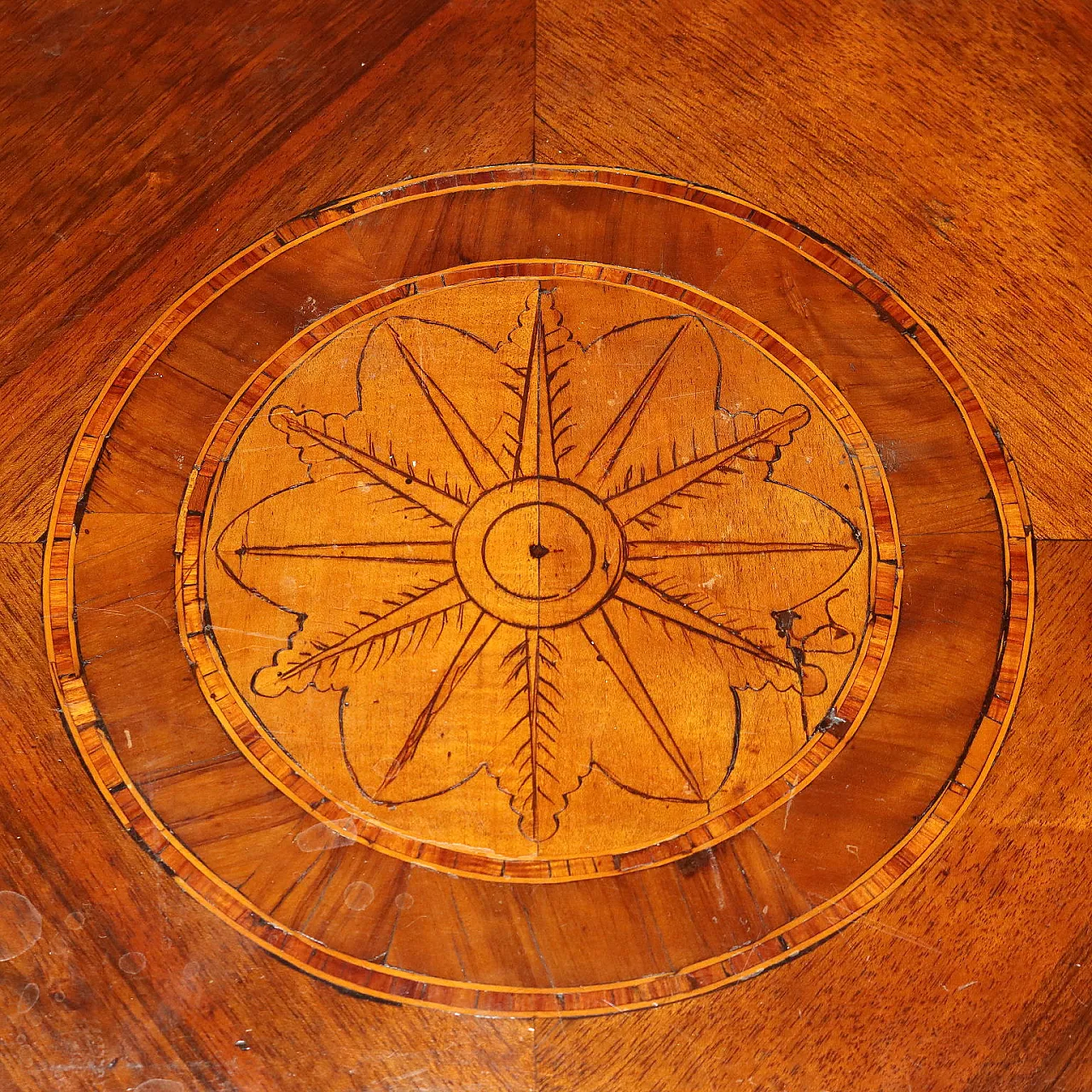 Comò Neoclassico in legno intarsiato, fine '700 9