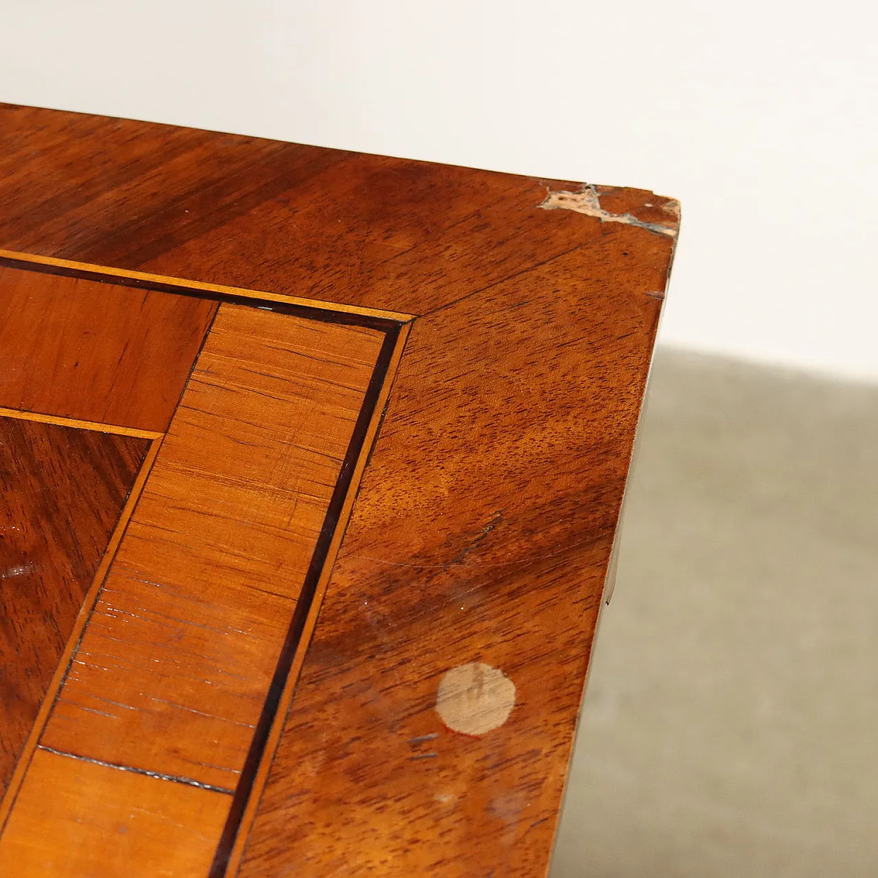 Comò Neoclassico in legno intarsiato, fine '700 10