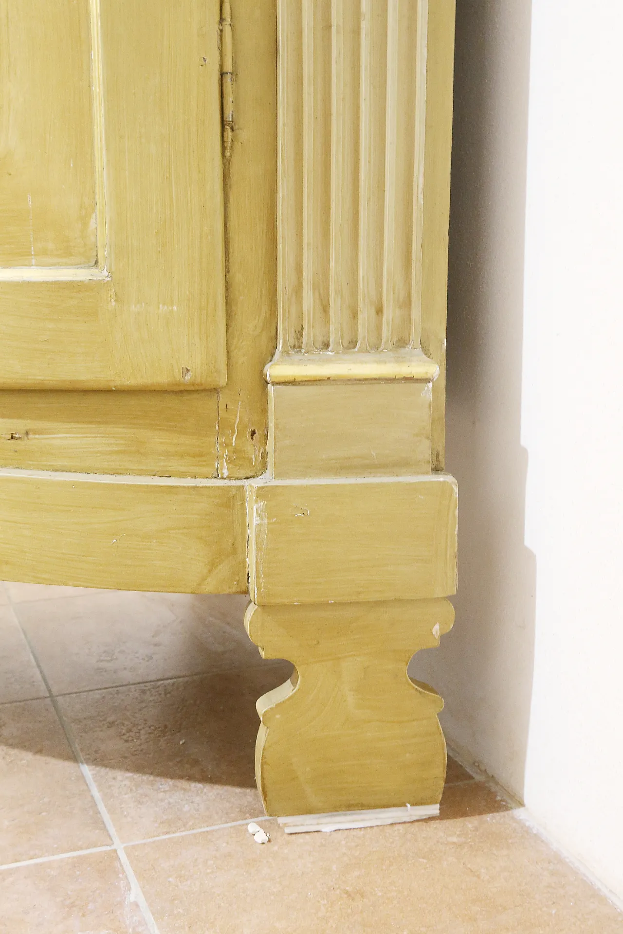 Empire style ivory lacquered curved corner cabinet, 19th century 4