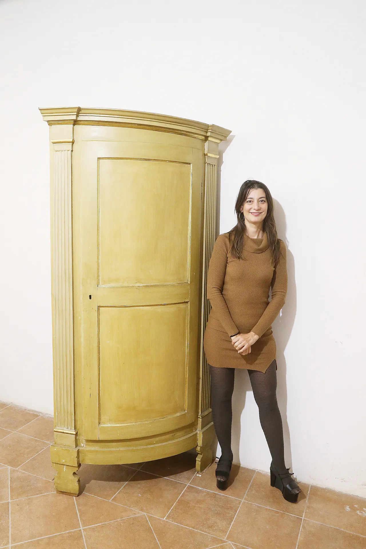Empire style ivory lacquered curved corner cabinet, 19th century 15