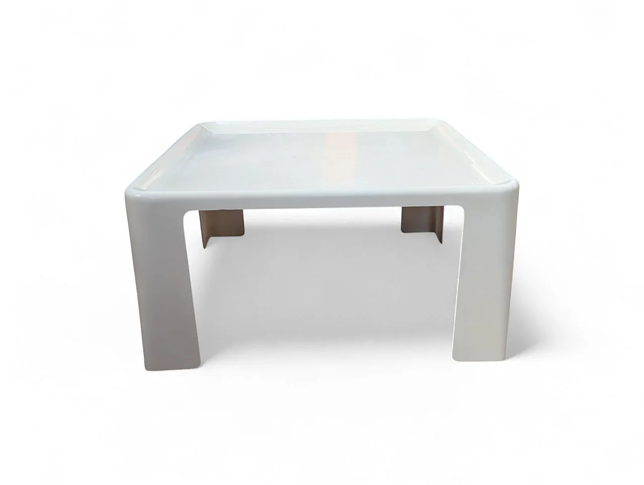 Tavolino mod. Amanta di M. Bellini per C&B Italia, 1969 1