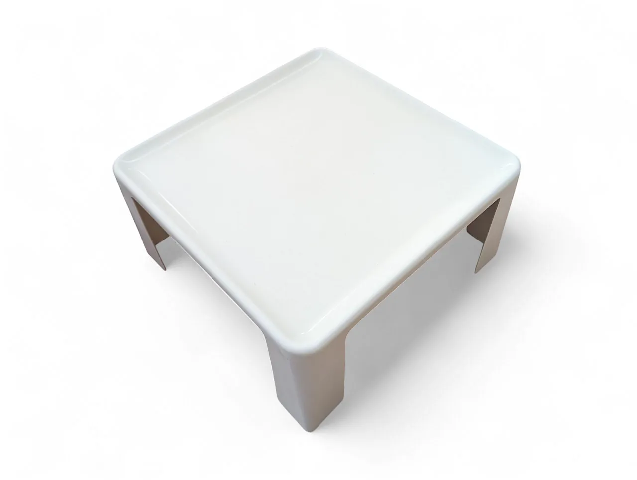 Tavolino mod. Amanta di M. Bellini per C&B Italia, 1969 5