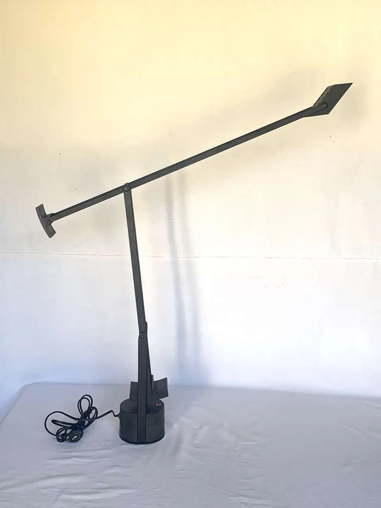 Lampada Tizio di Richard Sapper per ARTEMIDE, anni '70 1
