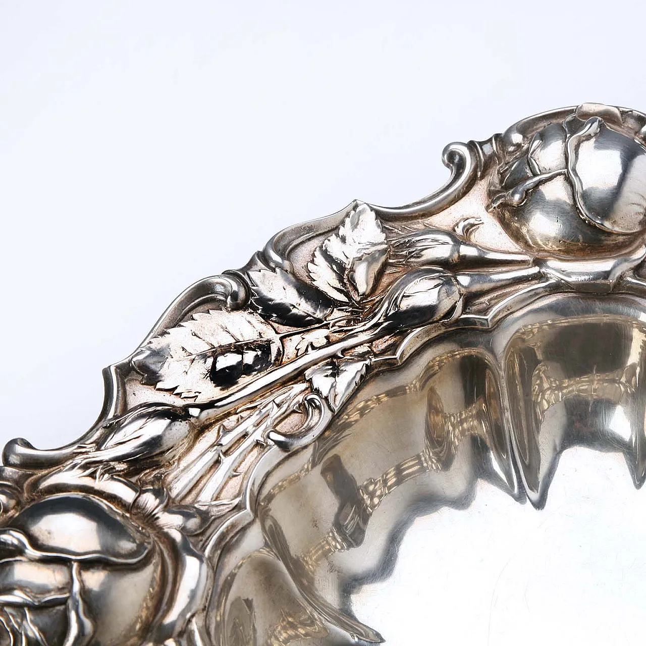 Centrotavola in argento sbalzato e cesellato, '900 6