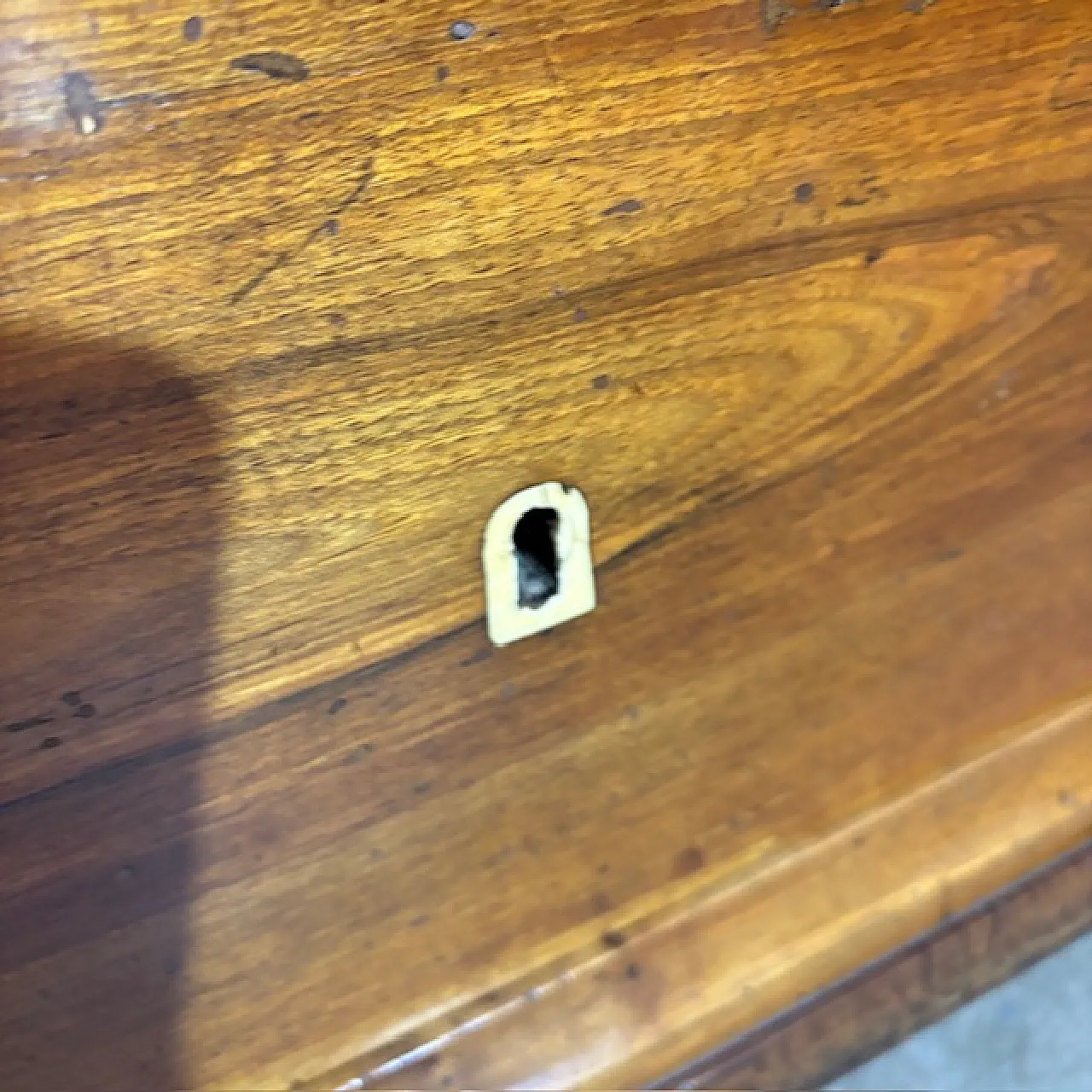 Comò cassettone cappuccino Carlo X in noce, 1820 5