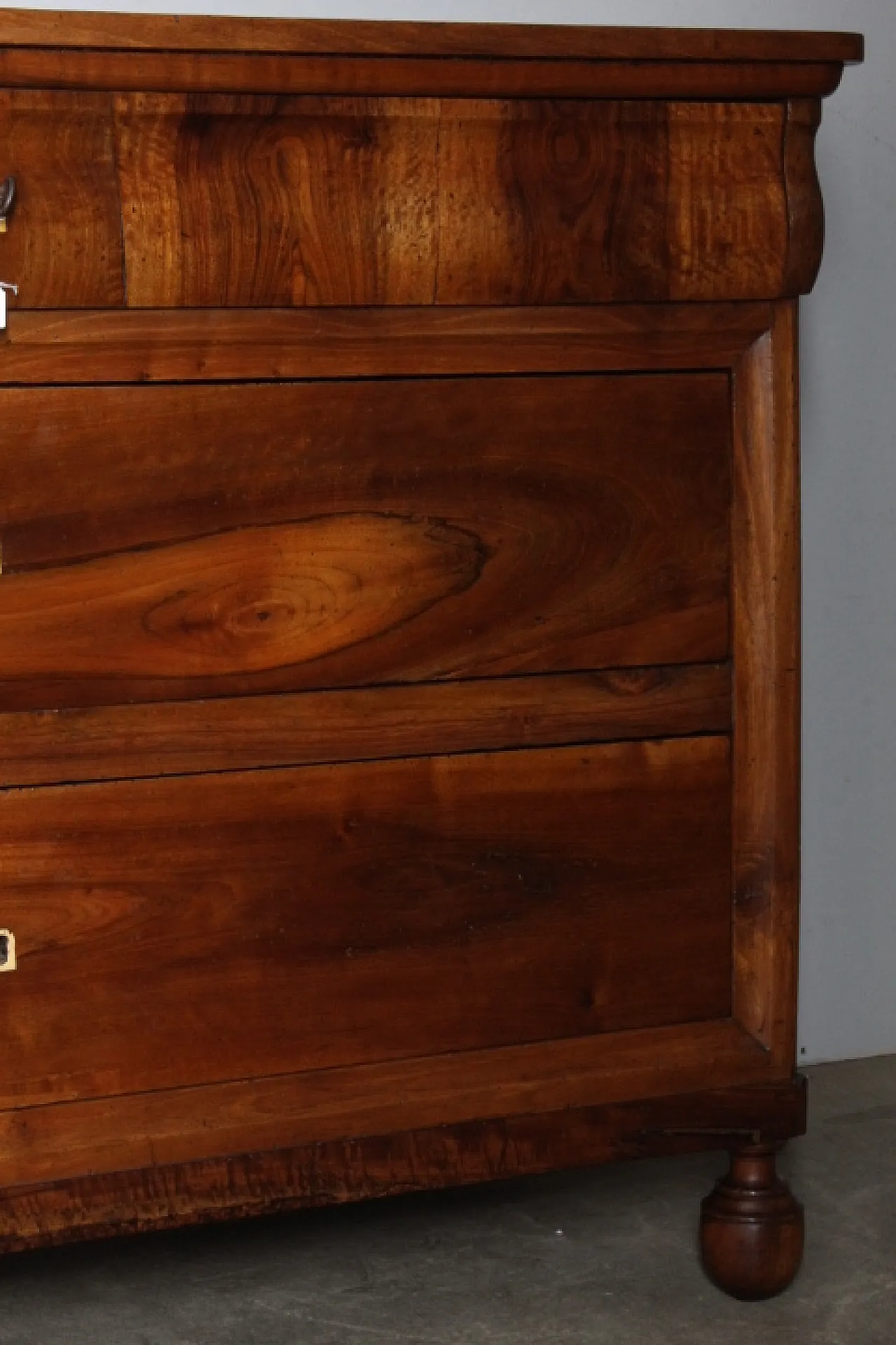 Comò cassettone cappuccino Carlo X in noce, 1820 9