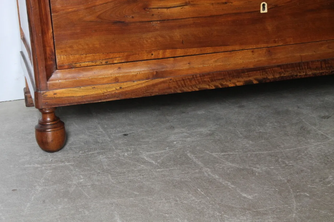 Comò cassettone cappuccino Carlo X in noce, 1820 10