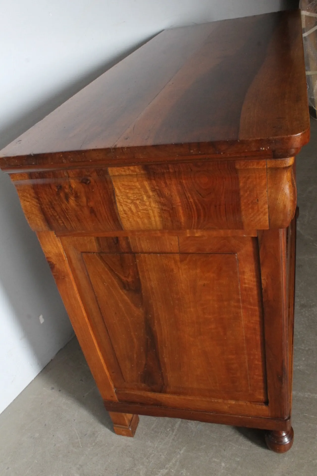 Comò cassettone cappuccino Carlo X in noce, 1820 15