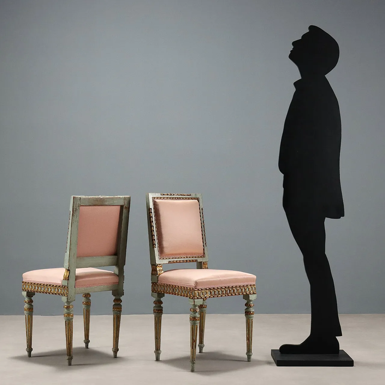 4 Sedie in noce laccate e dorate con schienali imbottiti, fine '700 2