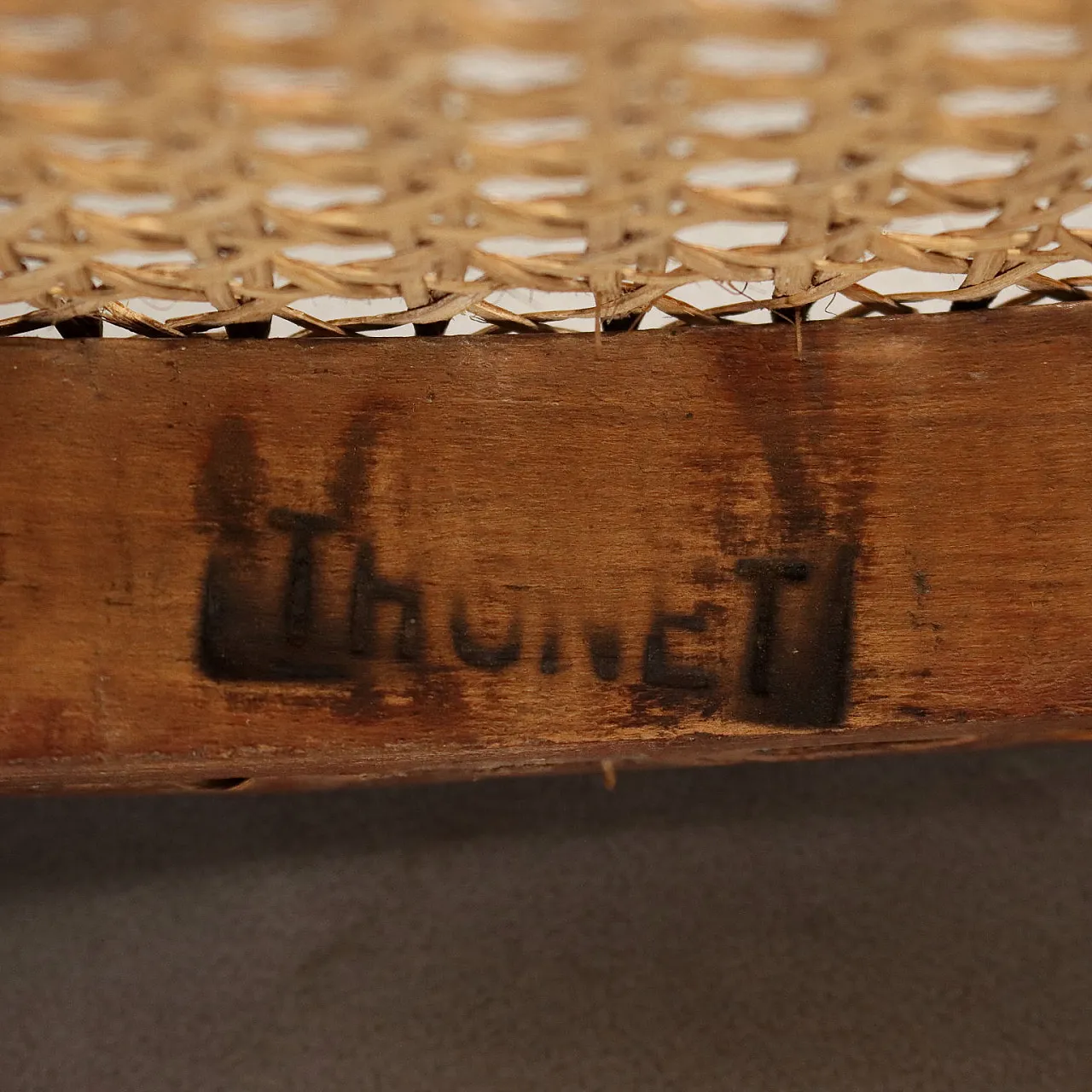 Poltrona Thonet in faggio con seduta in canna, fine '800 9