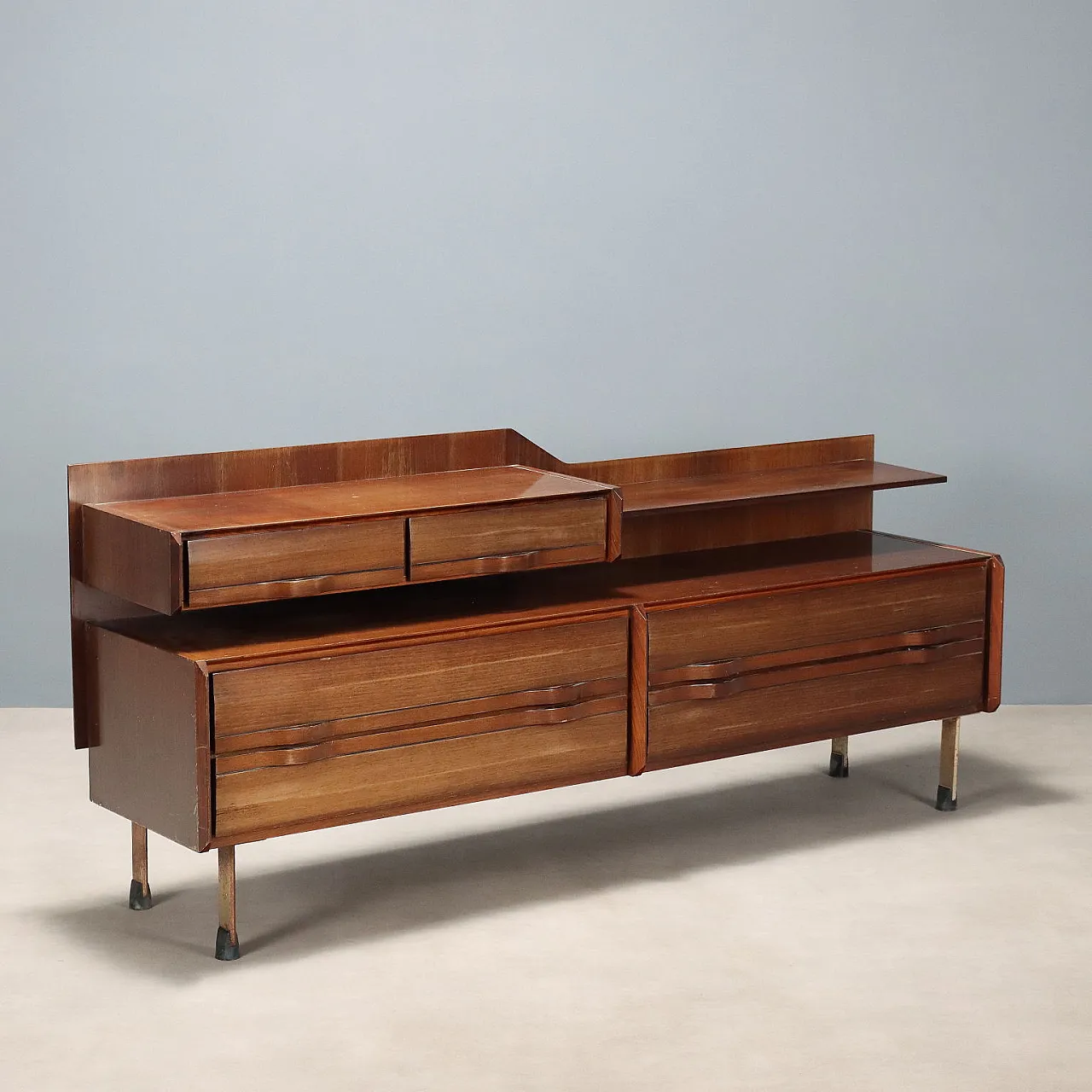 Mobile con cassetti e ripiano in legno esotico e metallo, '900 1