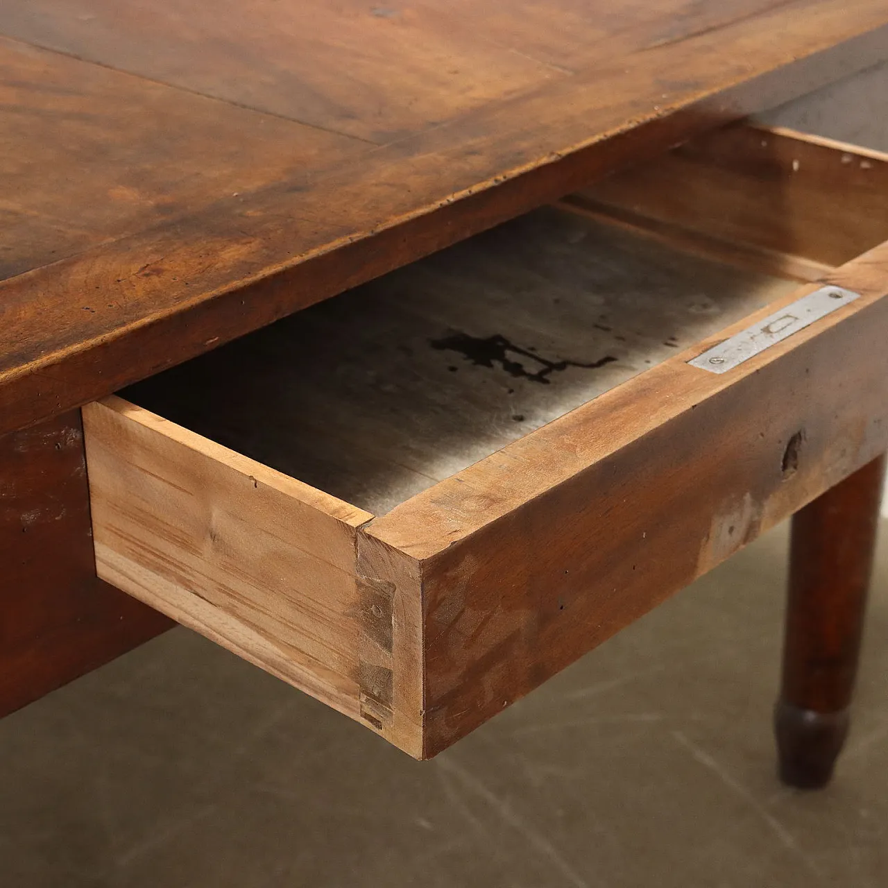 Table Umbertino in solid walnut extendable, 19th century 7