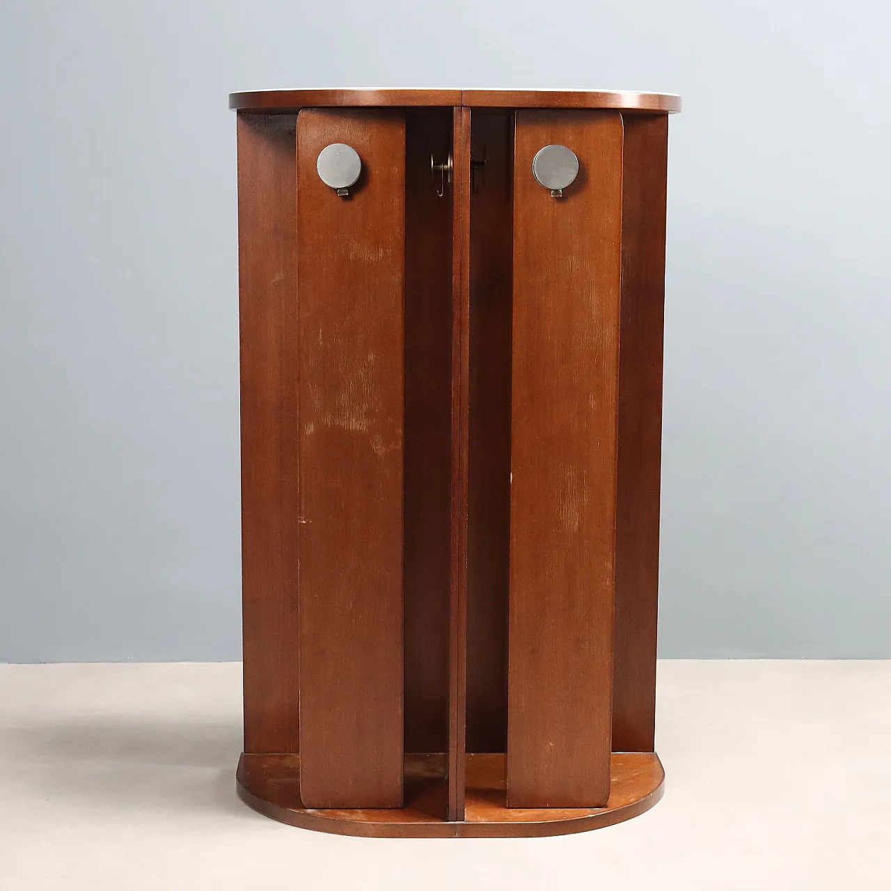 Appendiabiti in legno con piano in vetro bianco, '900 3