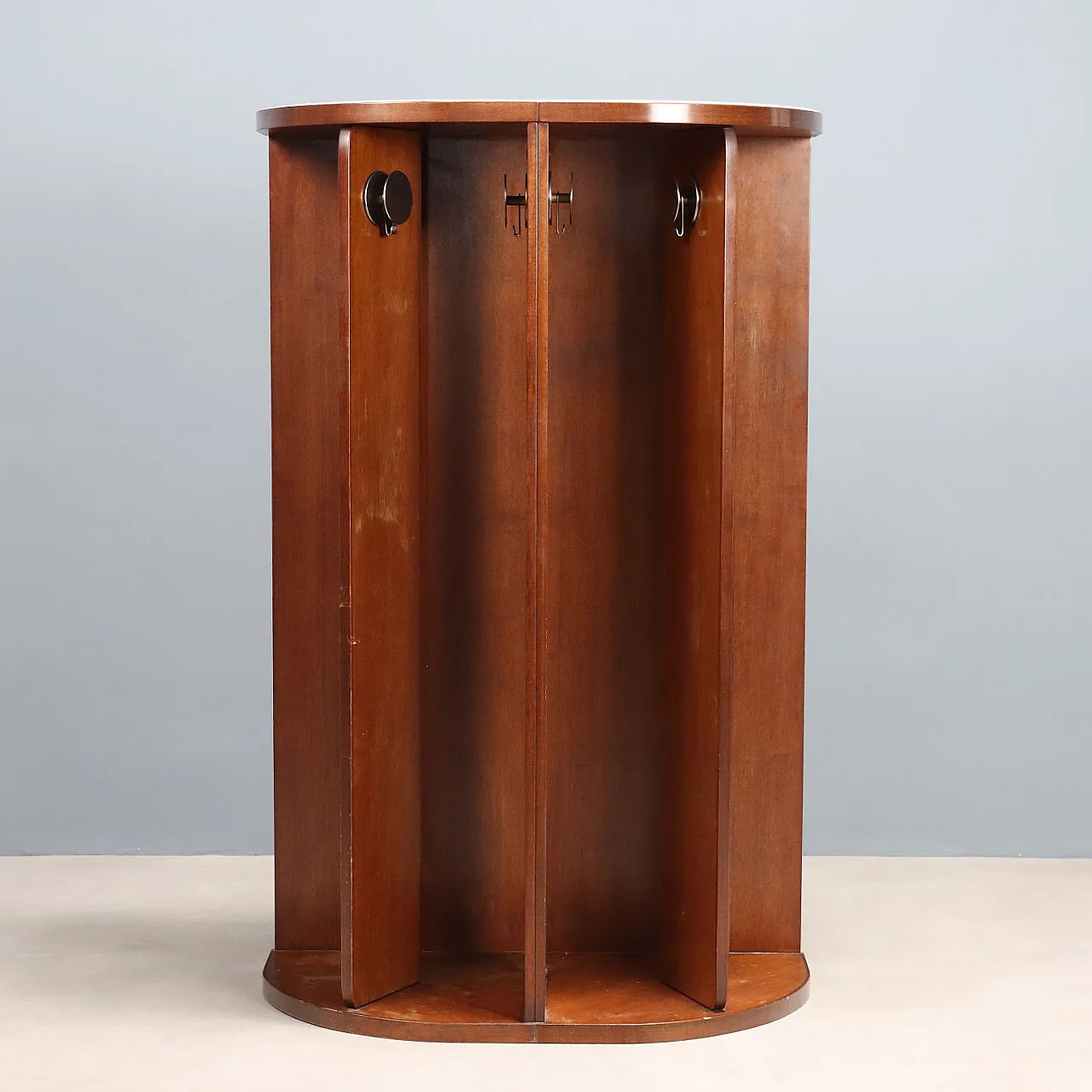 Appendiabiti in legno con piano in vetro bianco, '900 4