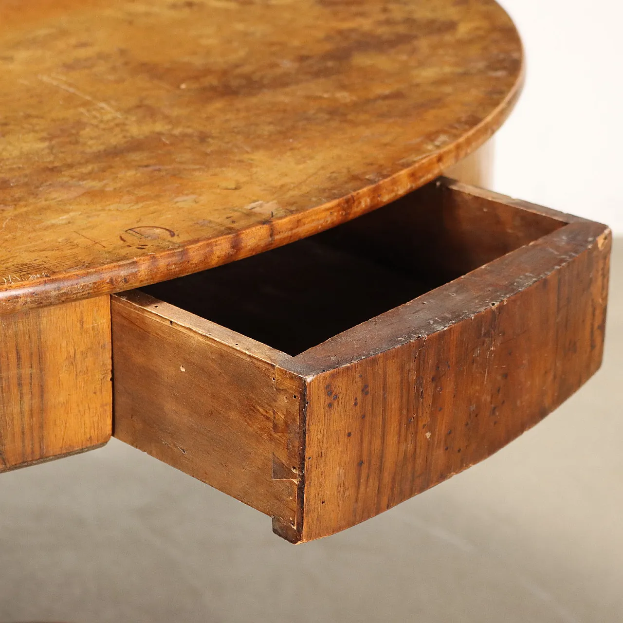 Tavolo rotondo in noce con cassetto, '800 4