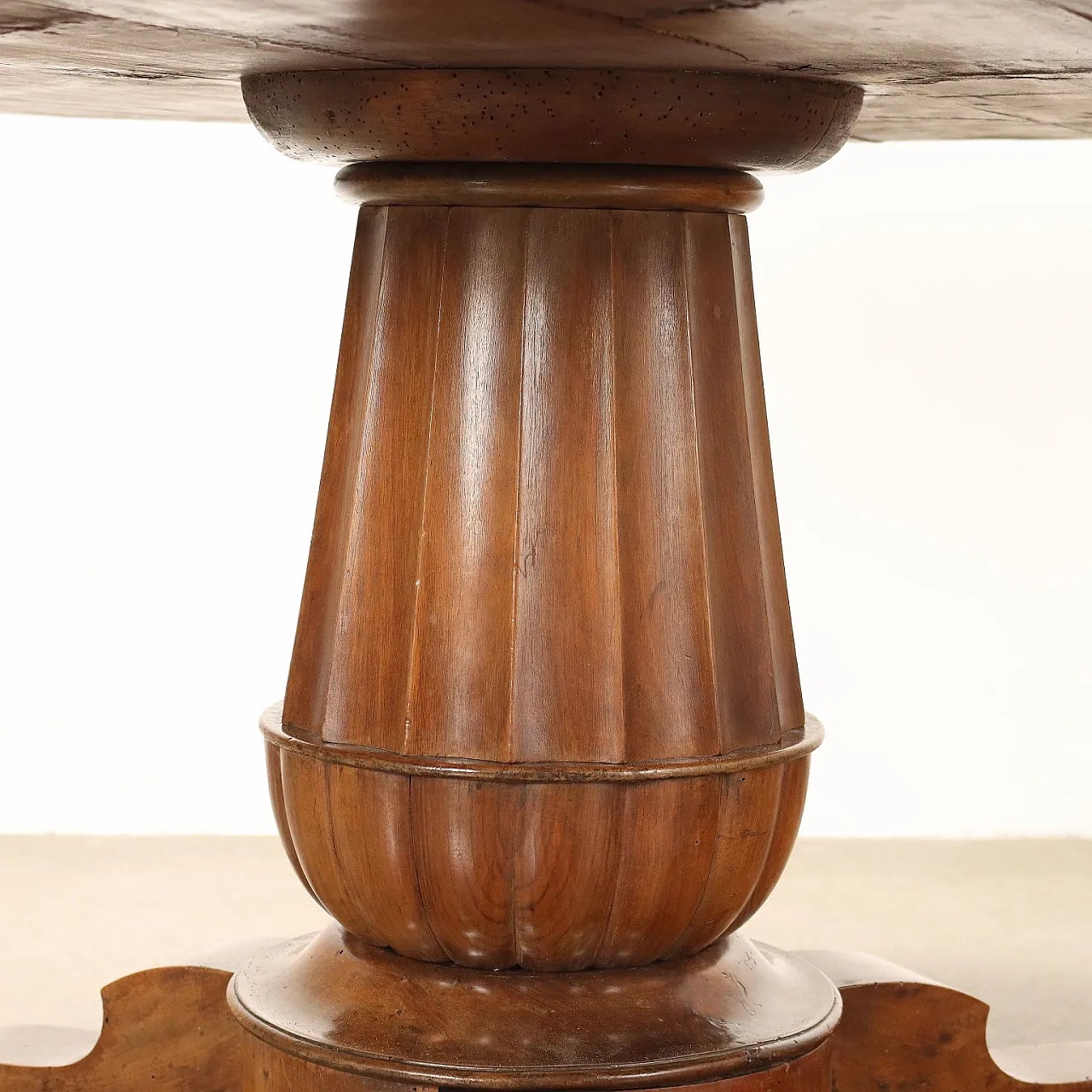 Tavolo rotondo in noce con cassetto, '800 7