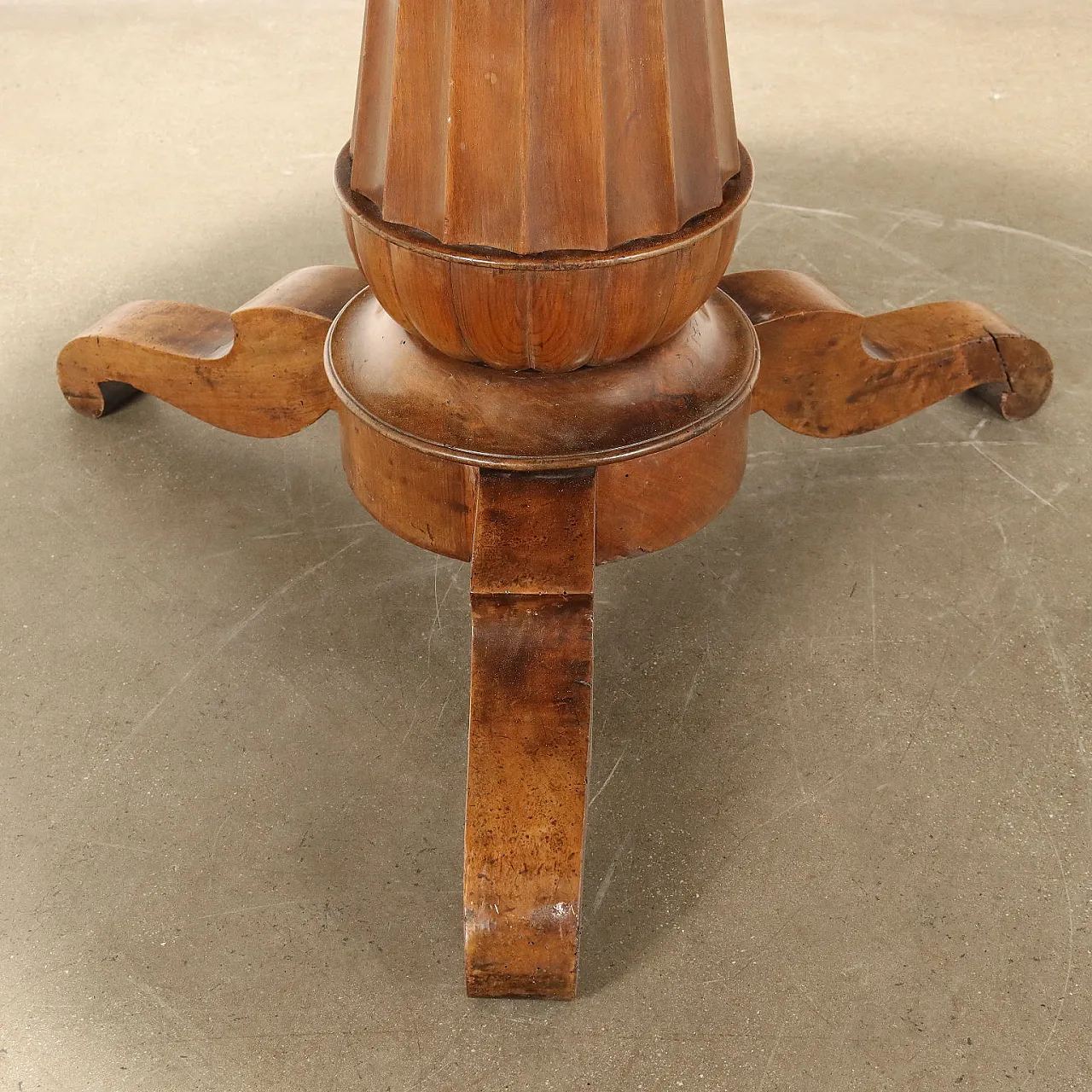 Tavolo rotondo in noce con cassetto, '800 8