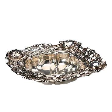 Centrotavola in argento sbalzato e cesellato, '900