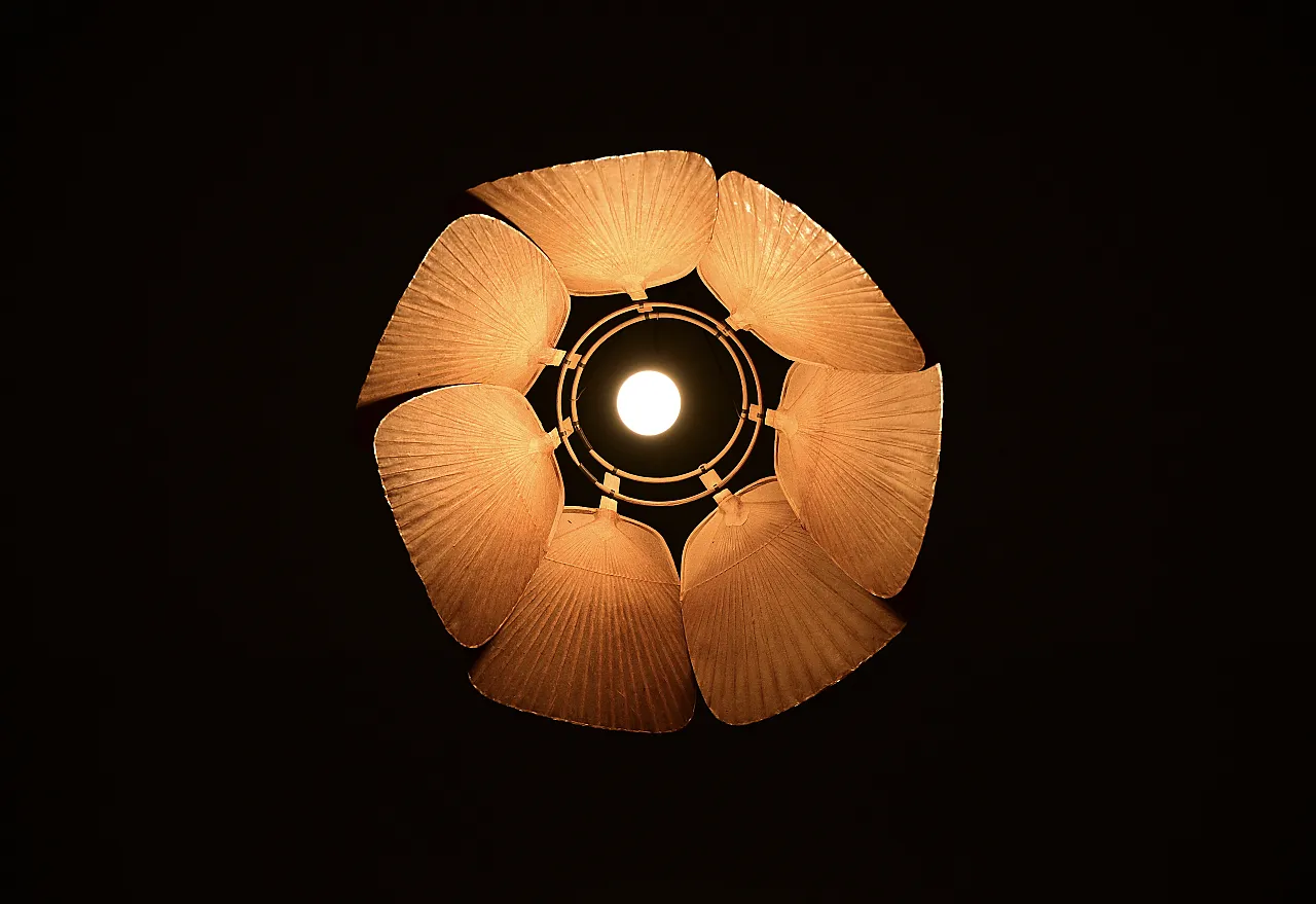 Lampada a sospensione Uchiwa "Shichi" di Ingo Maurer per Design M, anni '70 8