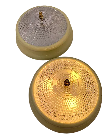 Coppia di plafoniere color bianco crema, anni '60