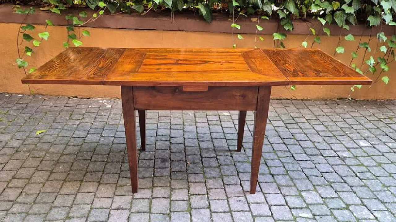 Extendable walnut and oak table, 19th century 1