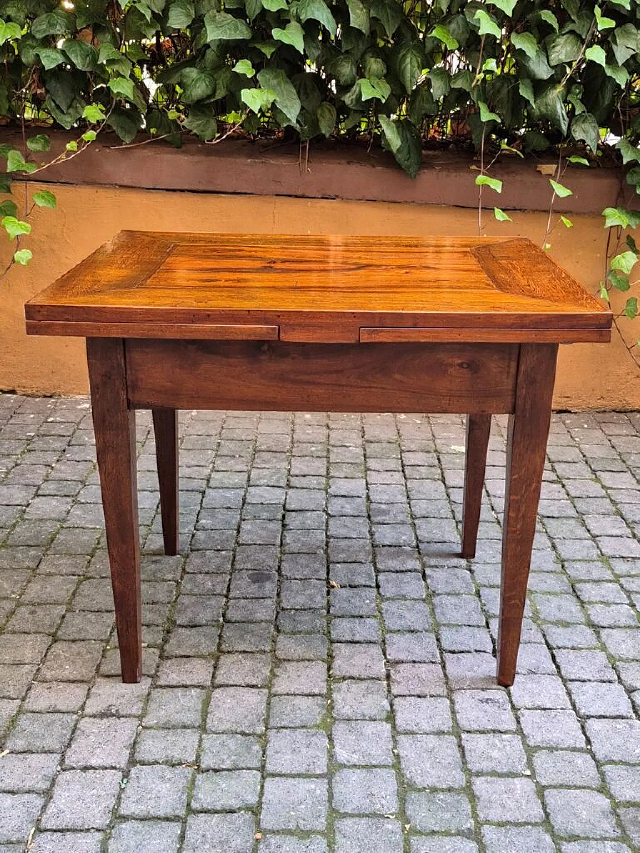 Extendable walnut and oak table, 19th century 2