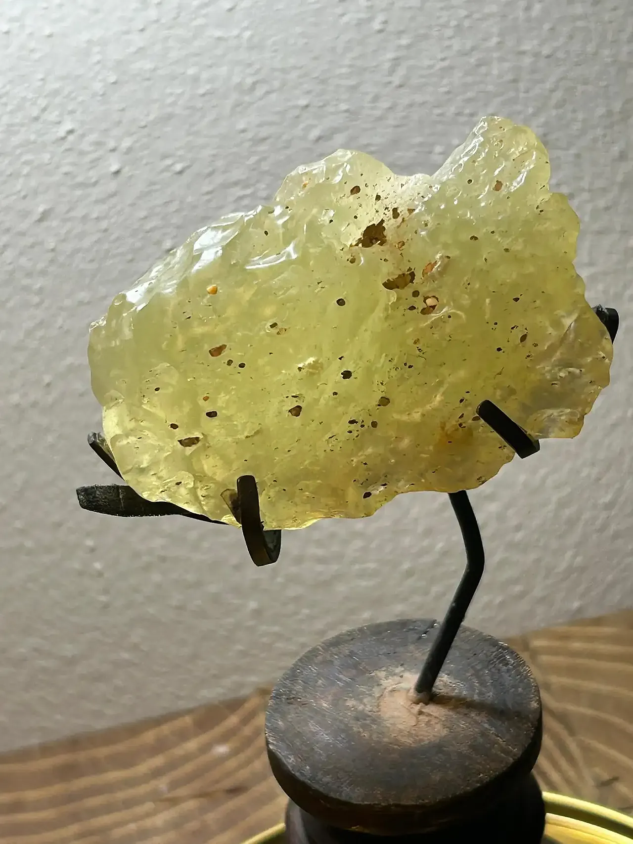 Libyan desert glass fragment, antique teca base, 20th century 4