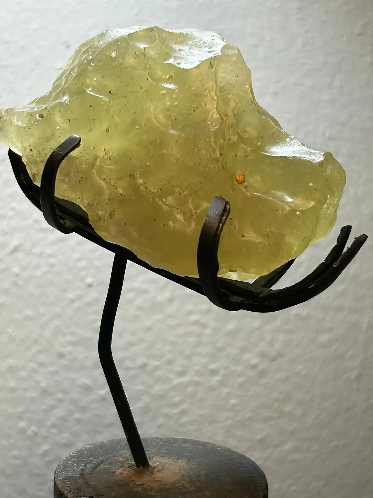 Libyan desert glass fragment, antique teca base, 20th century 7