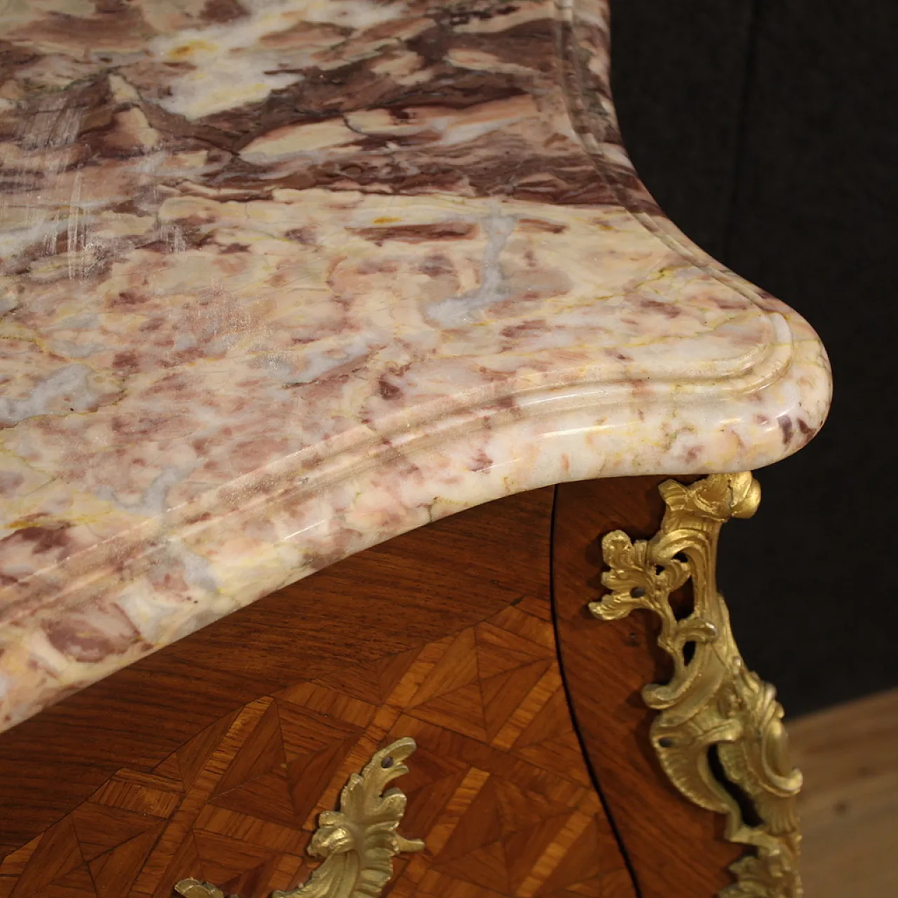 Comò francese intarsiato con piano in marmo, '900 4