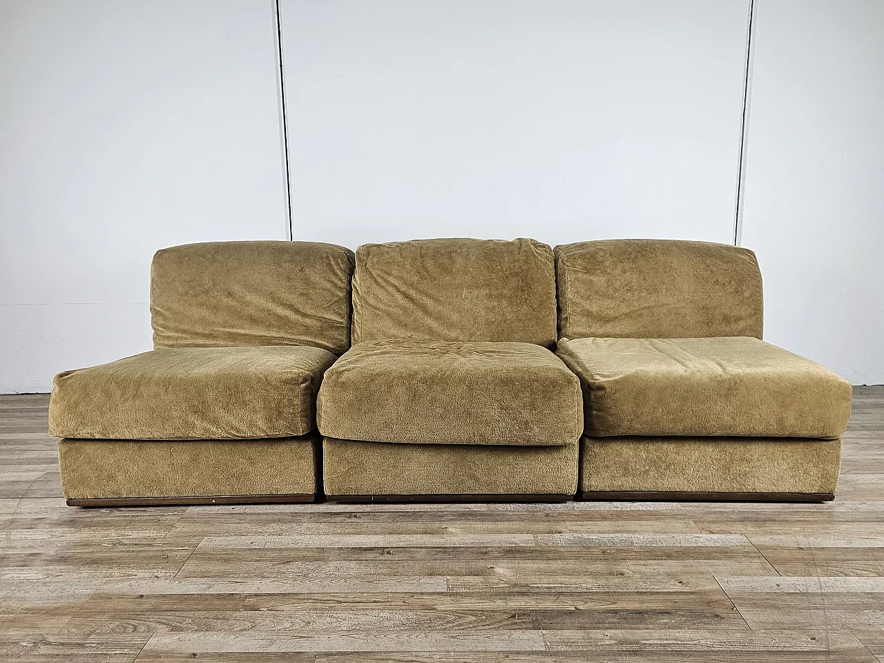 3 poltrone lounge in stoffa, anni '70 2