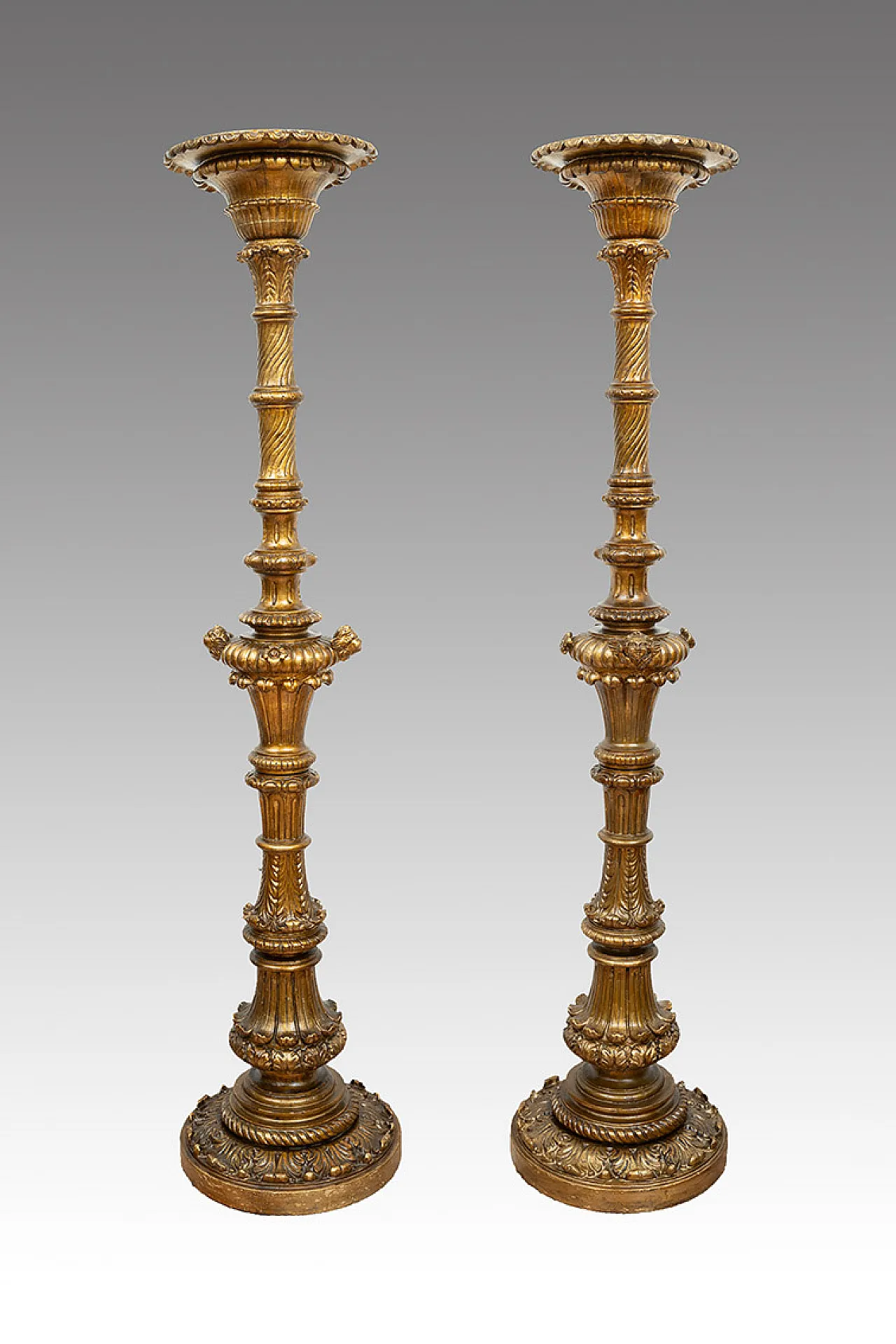 Pair of Florentine torch holders in gilded and carved wood, 19th c. 1