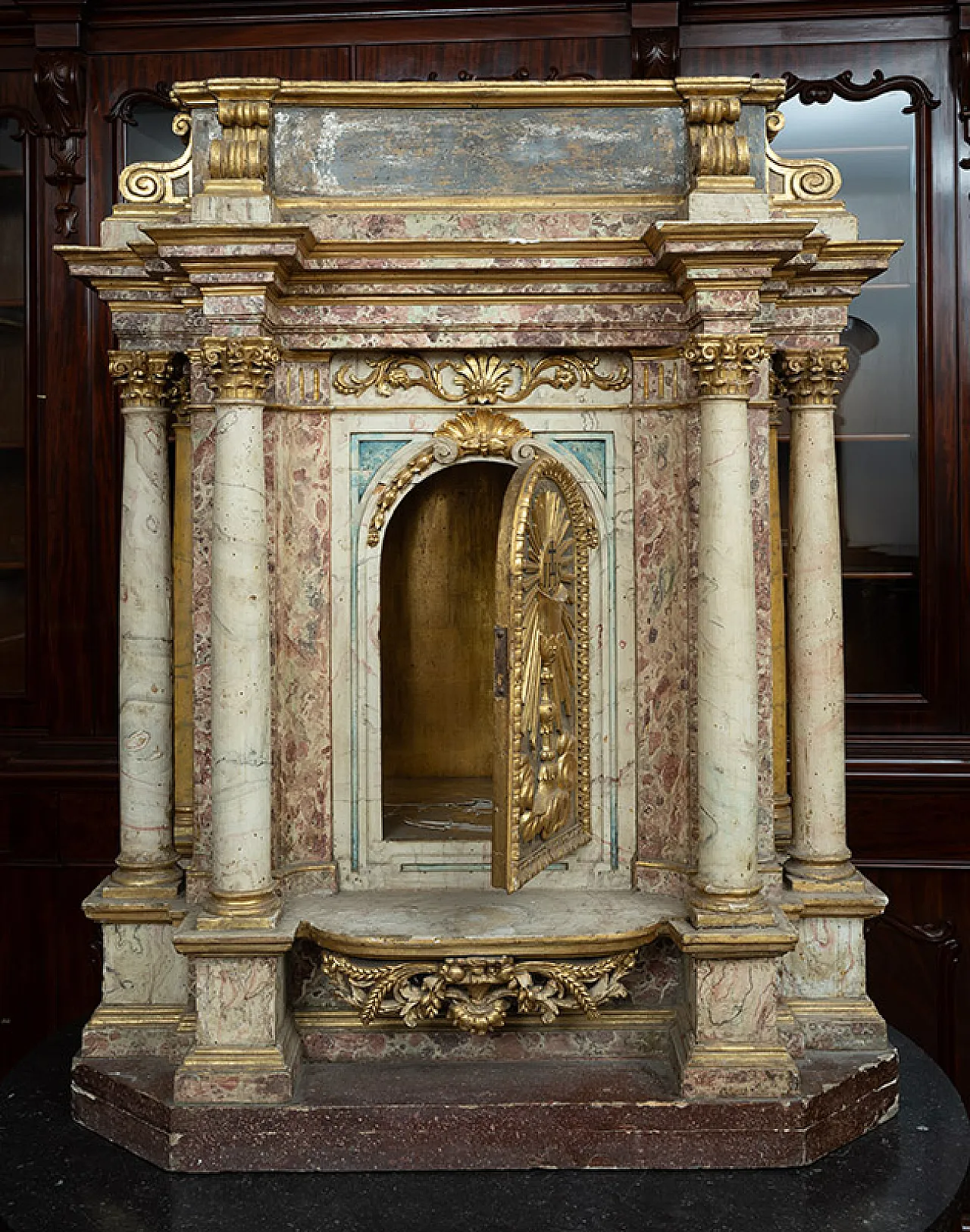 Tabernacolo di origine romana in legno marmorizzato, '600 2