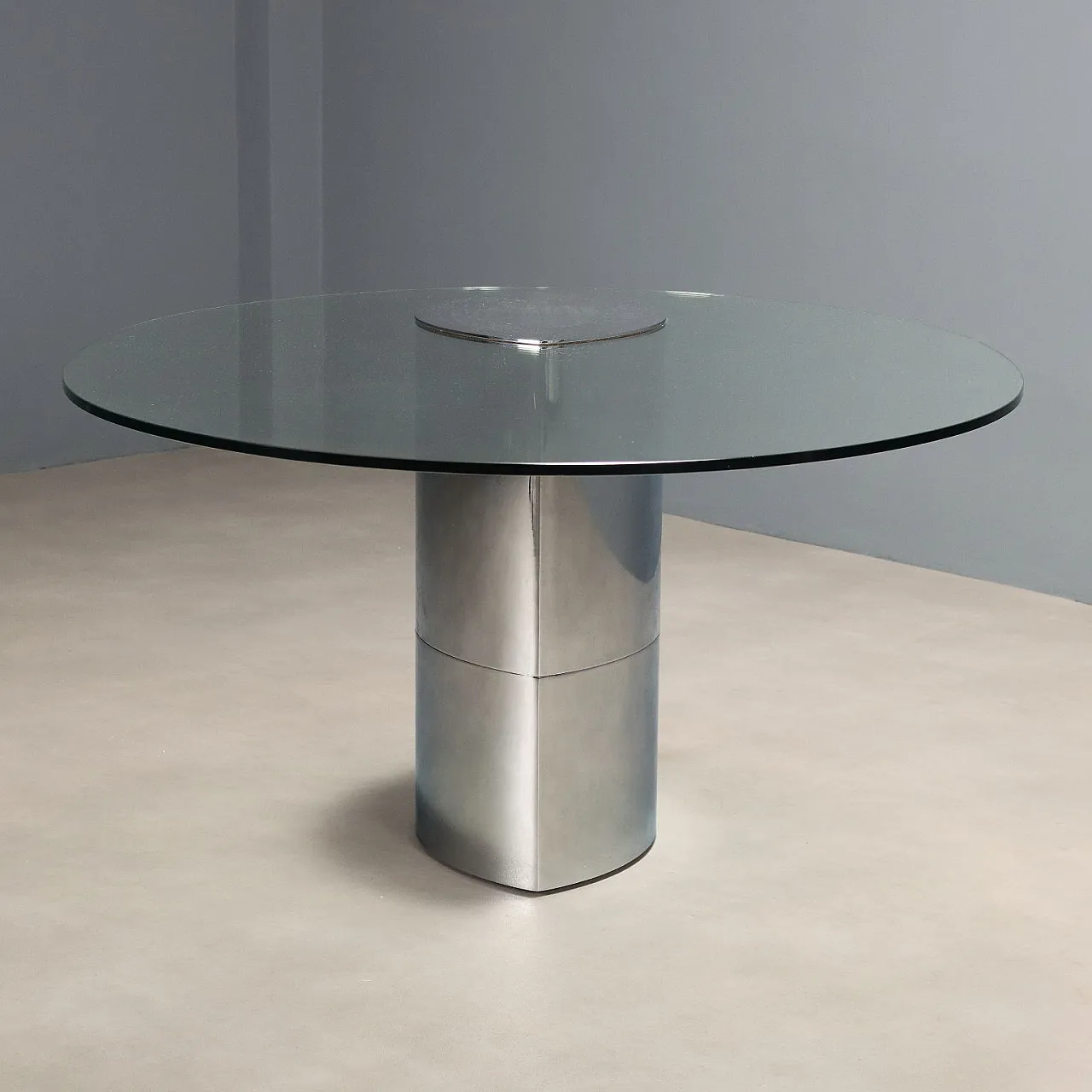 Tavolo con piano in vetro e base in acciaio stampato, '900 3