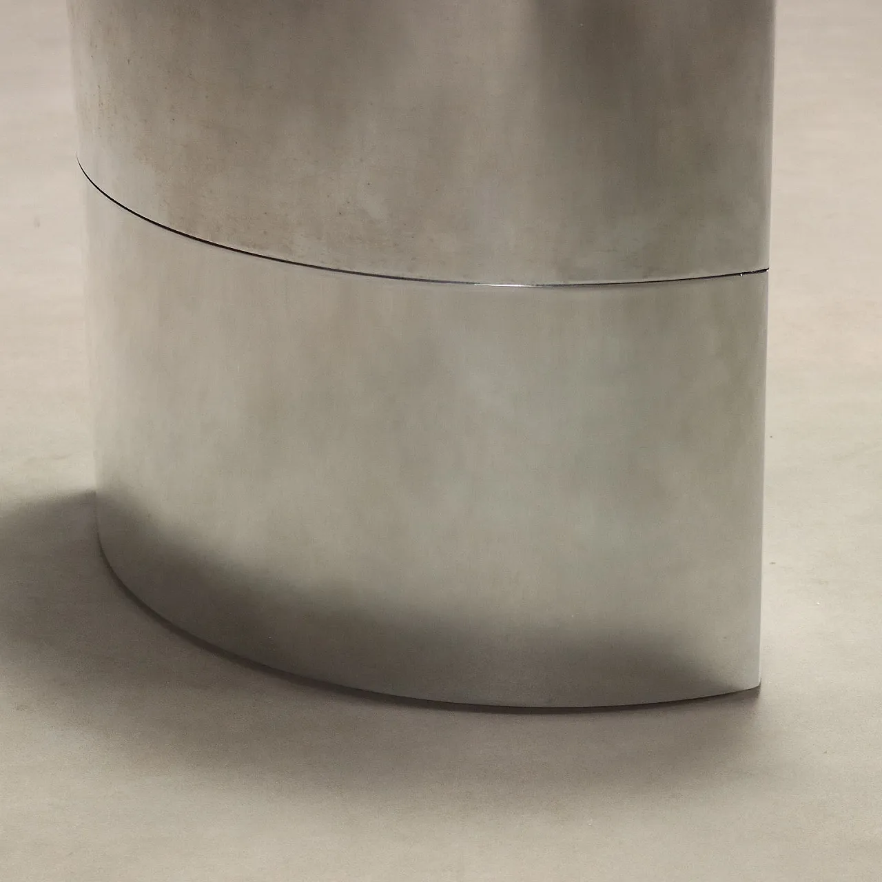 Tavolo con piano in vetro e base in acciaio stampato, '900 8