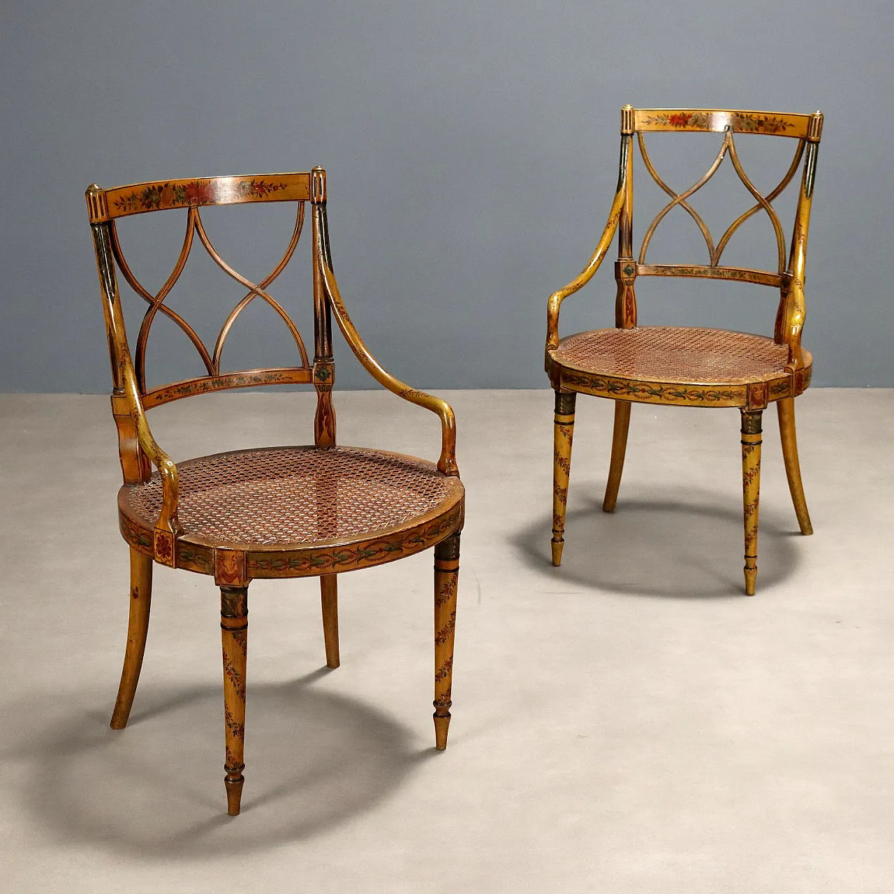 Coppia di poltrone in noce laccato e paglia di Vienna, metà '800 1