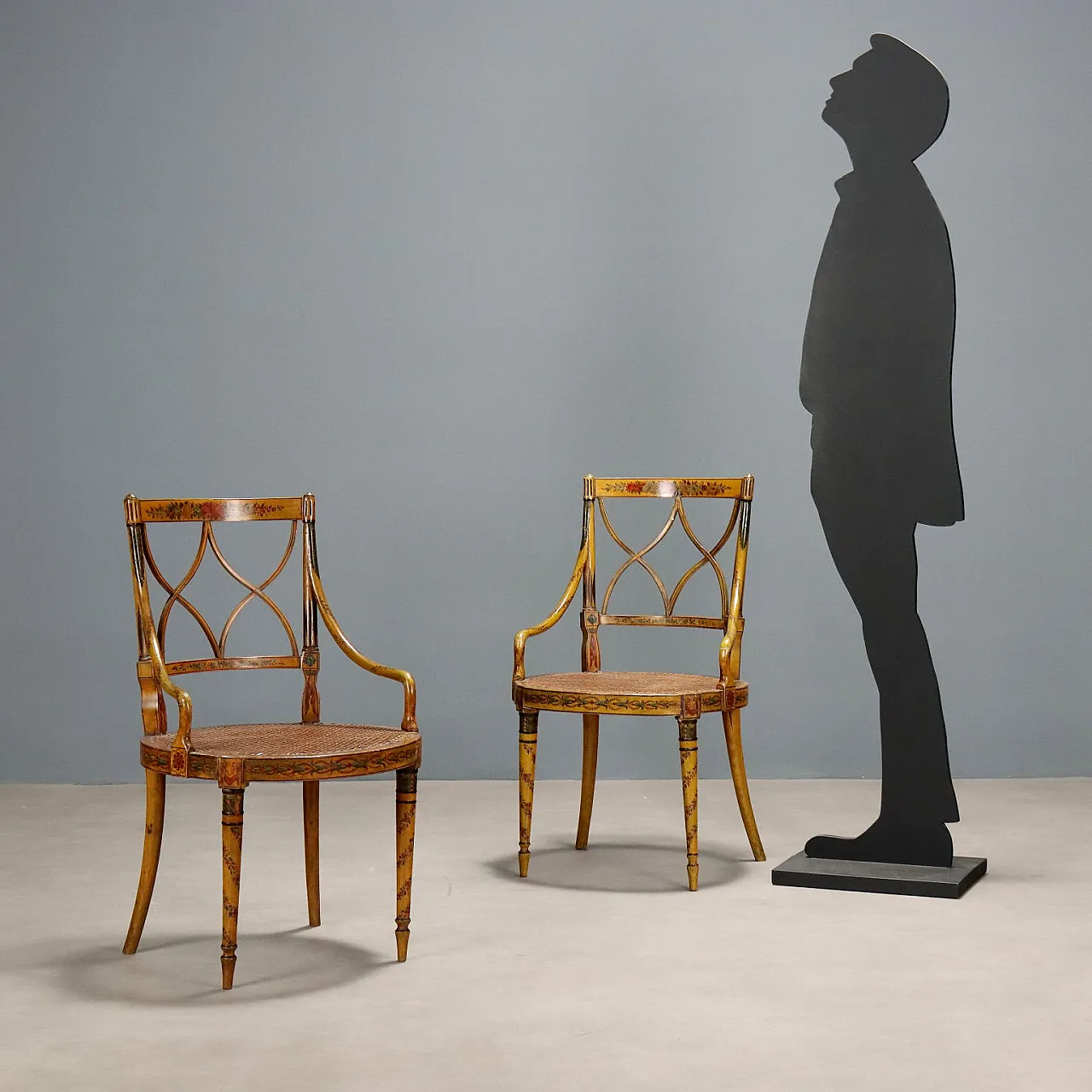 Coppia di poltrone in noce laccato e paglia di Vienna, metà '800 2
