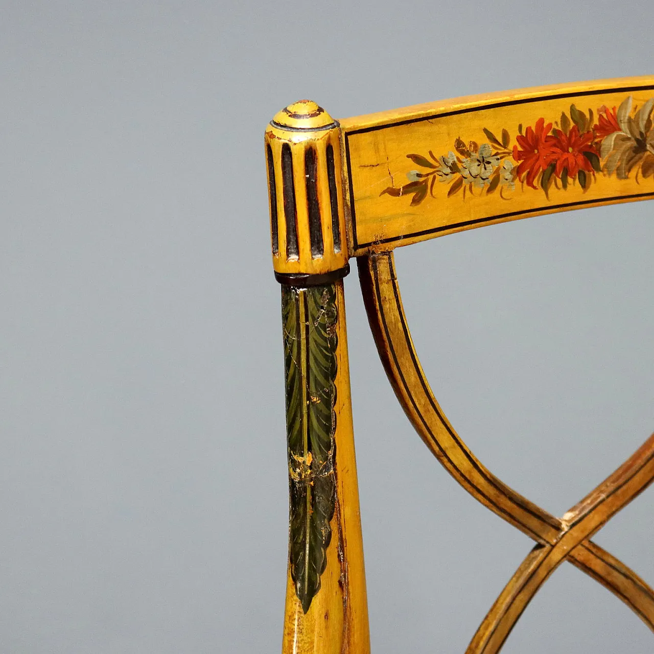 Coppia di poltrone in noce laccato e paglia di Vienna, metà '800 5