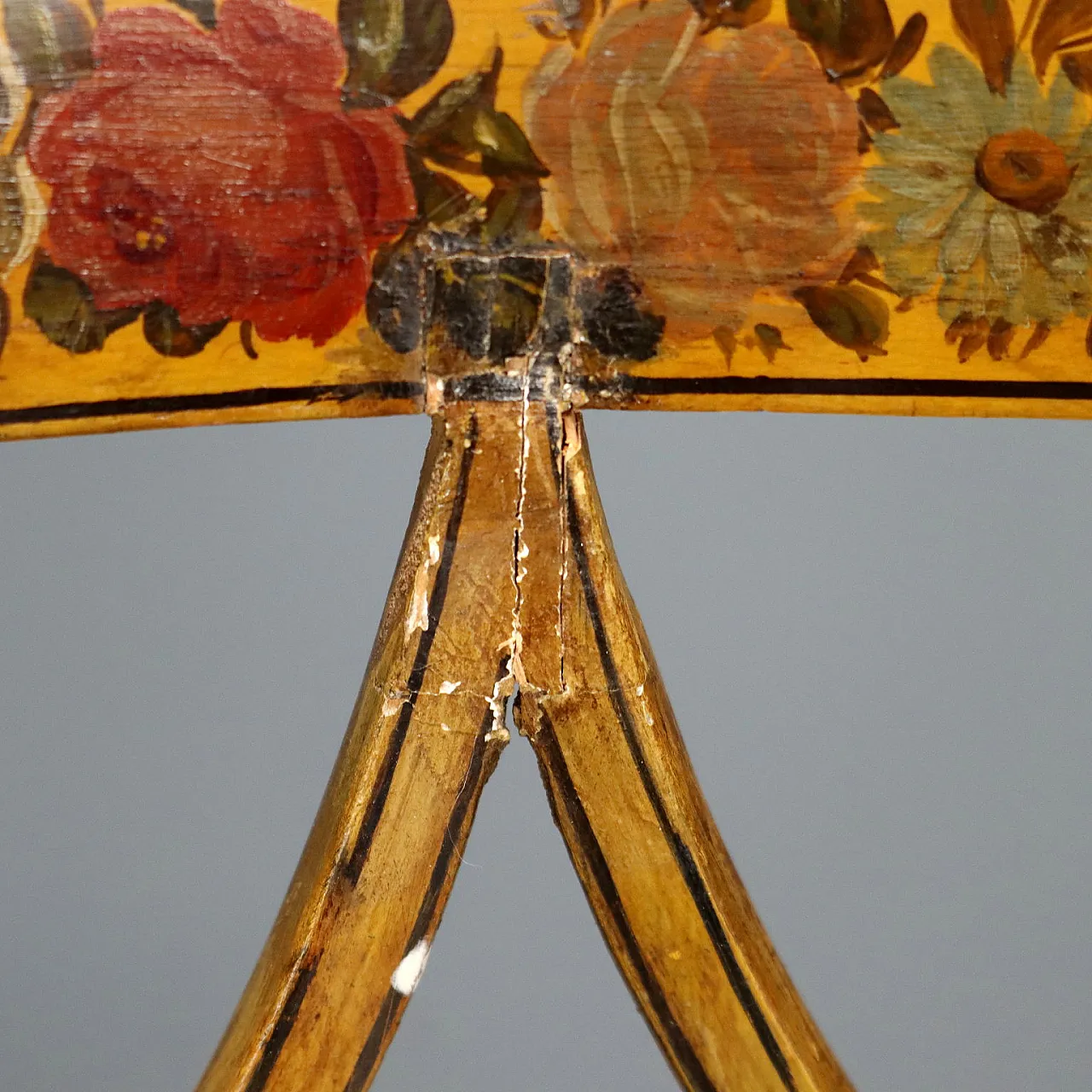 Coppia di poltrone in noce laccato e paglia di Vienna, metà '800 6